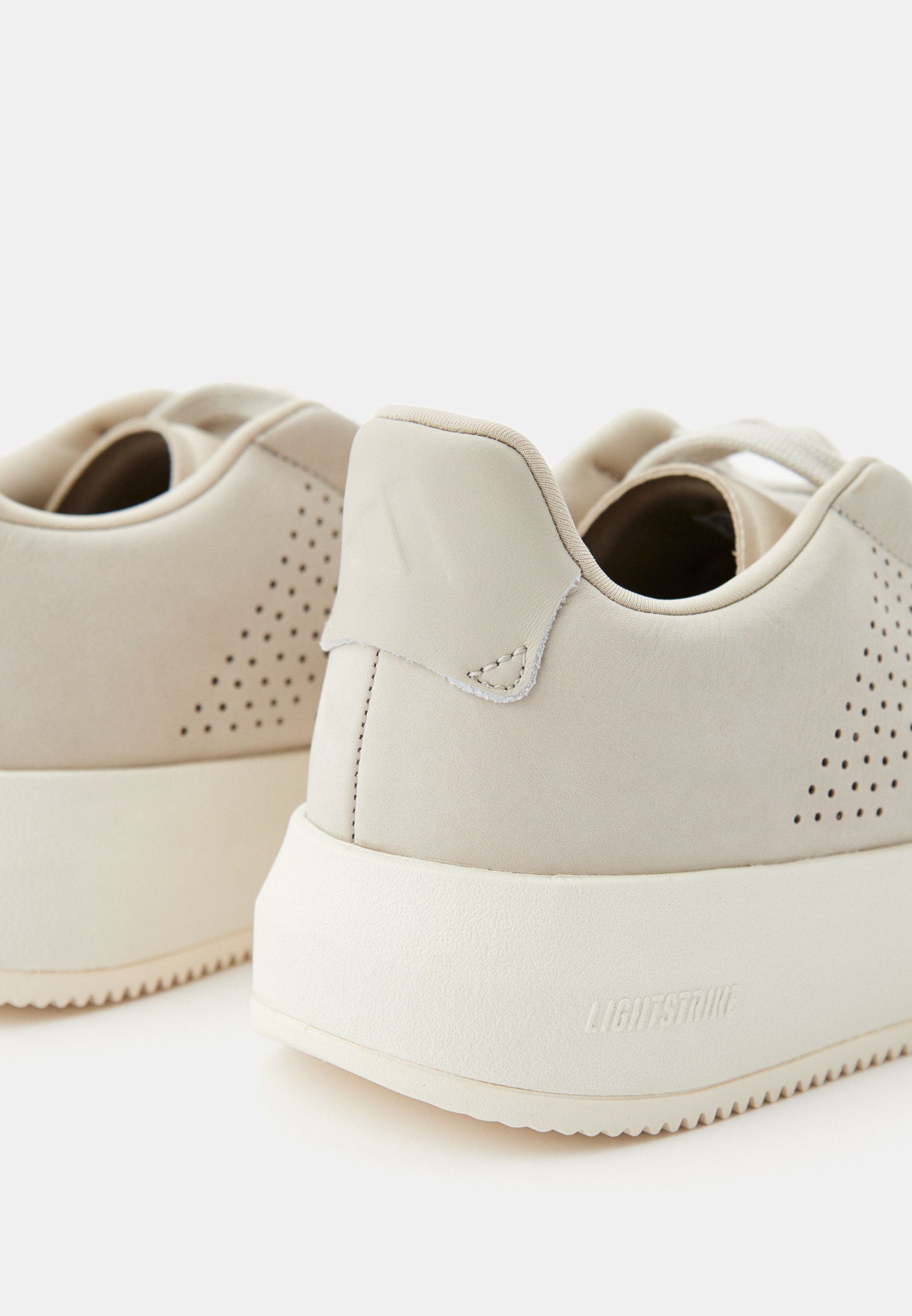 Мужские кеды Adidas (Адидас) JI2107: изображение 4