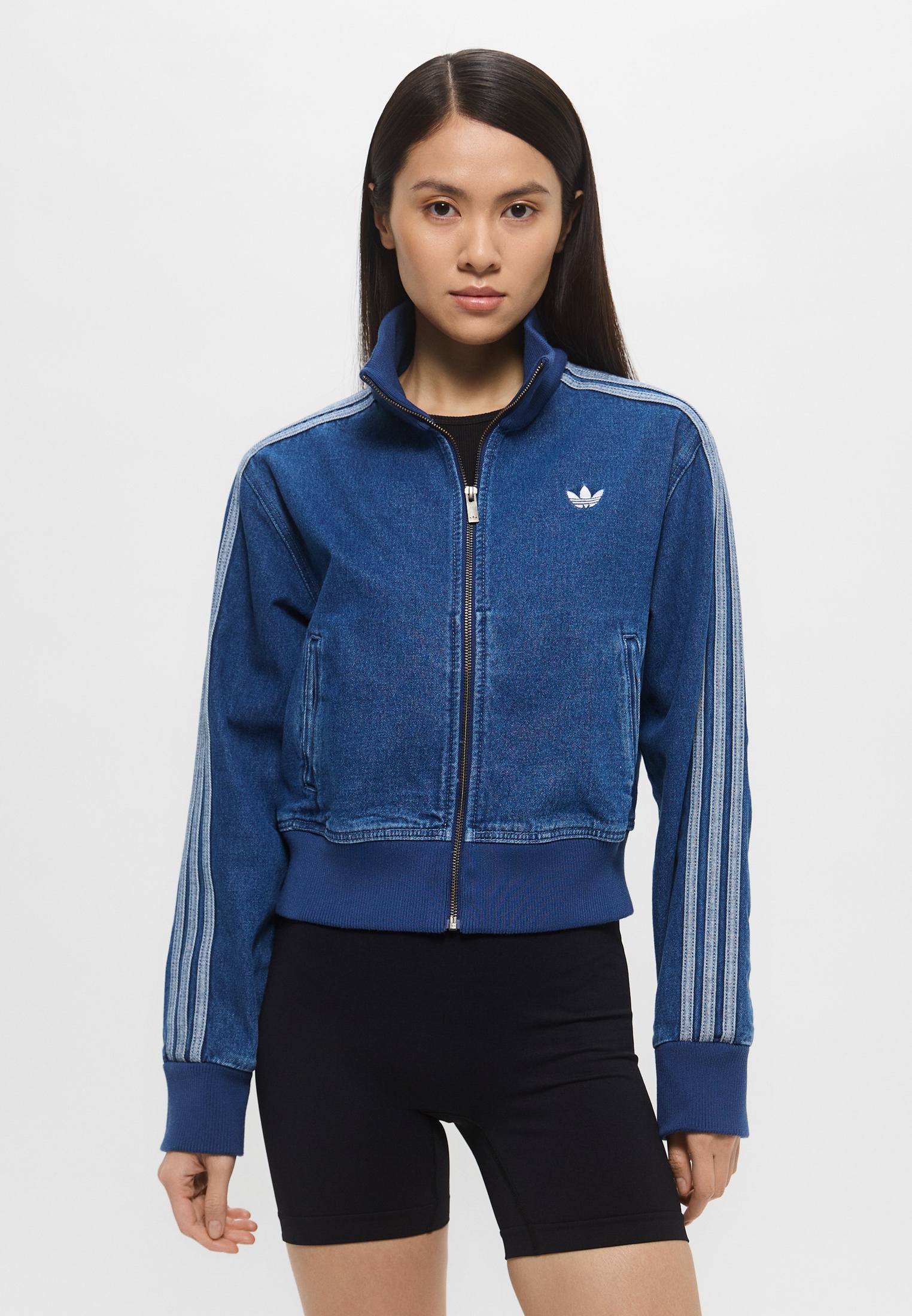 Женская верхняя одежда Adidas Originals (Адидас Ориджиналс) Куртка джинсовая adidas Originals