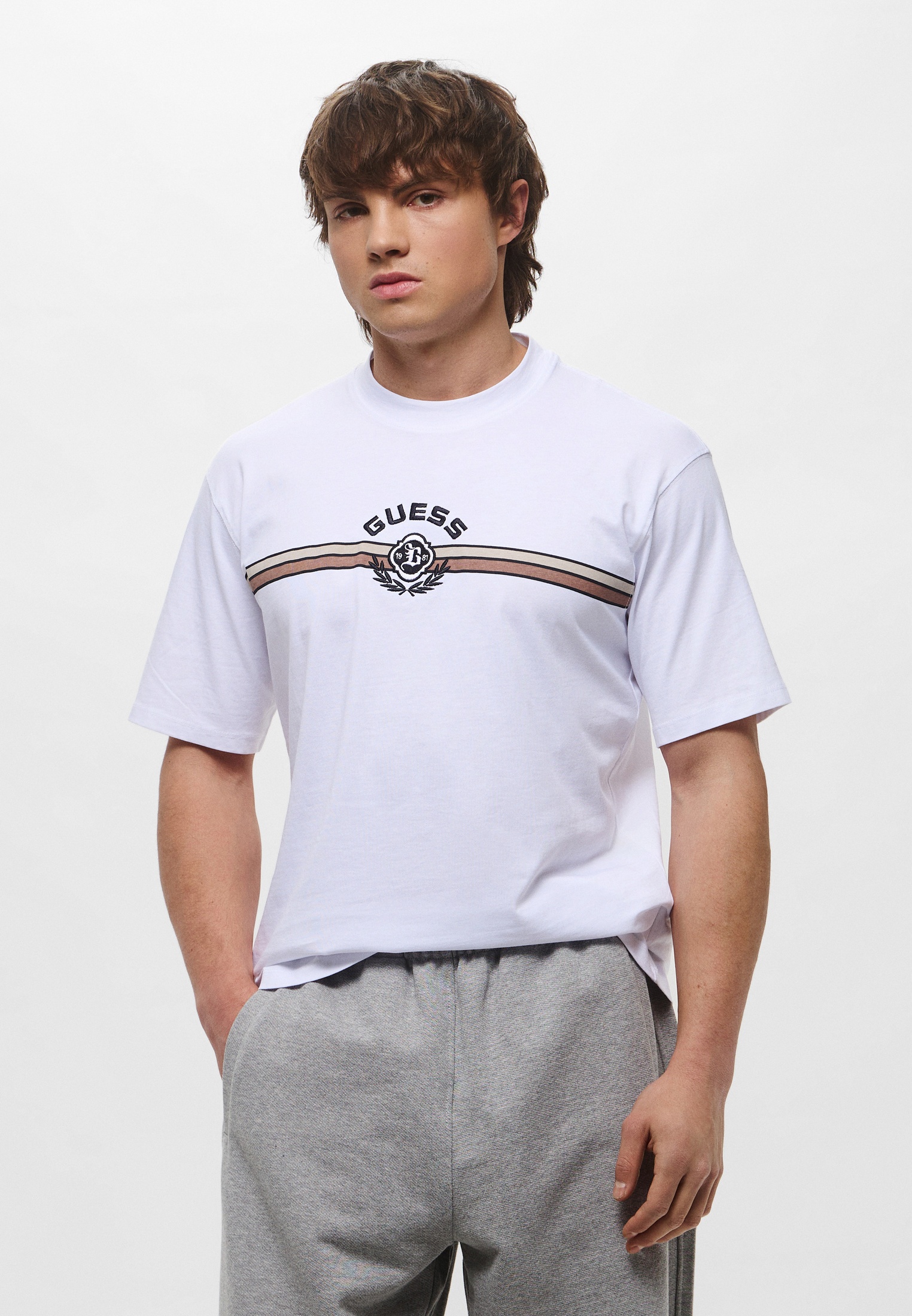 Футболка с коротким рукавом Guess (Гесс) Футболка Guess