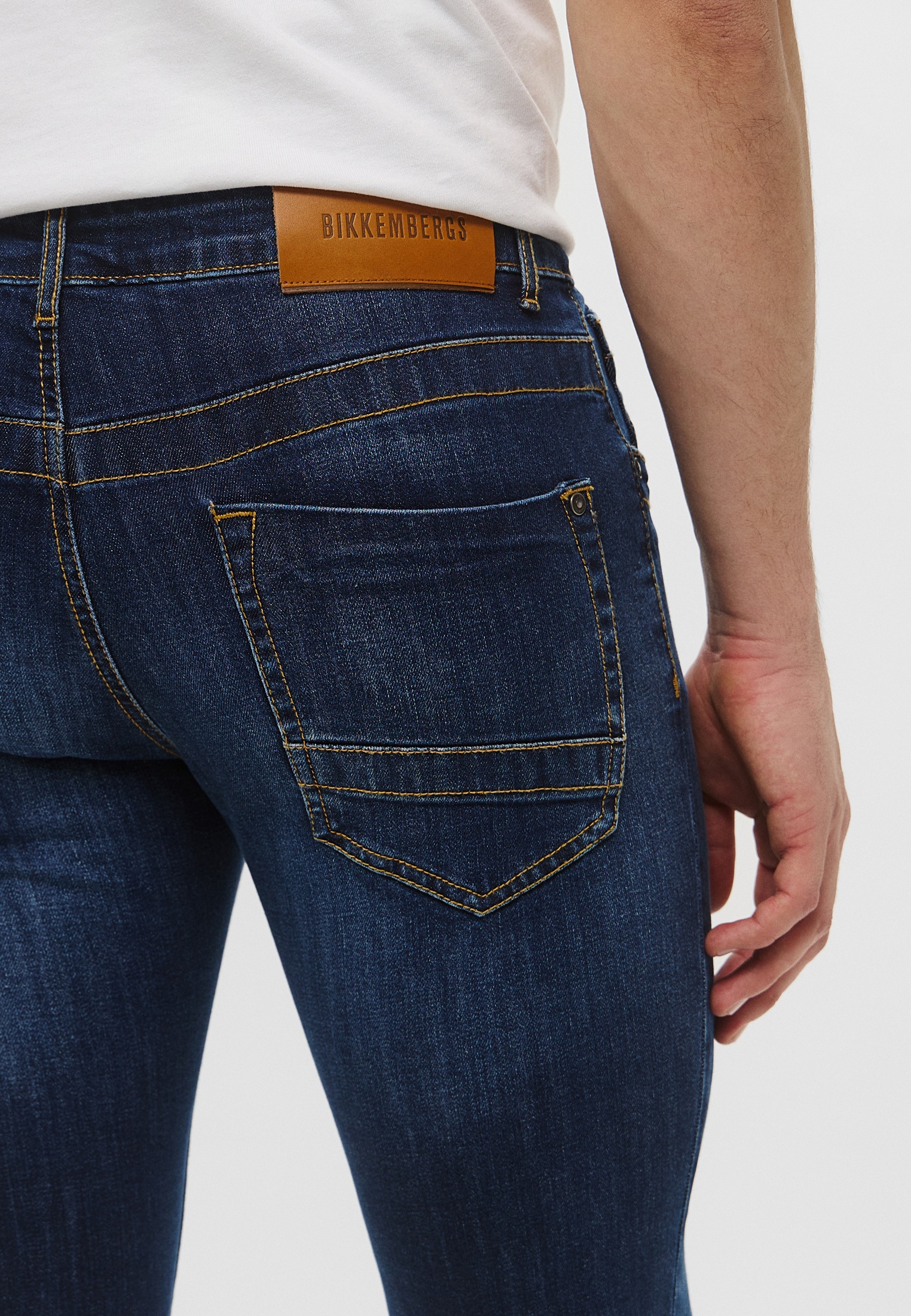 Мужские прямые джинсы Bikkembergs (Биккембергс) PBMD0004: изображение 17