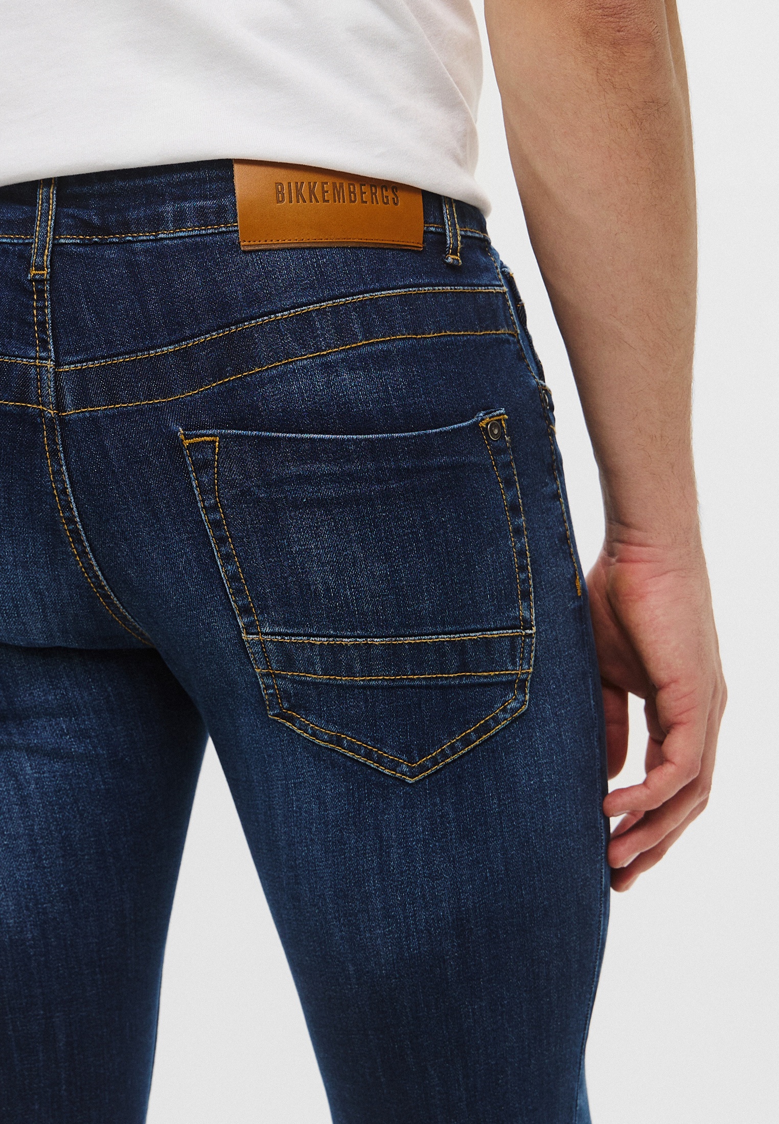 Мужские прямые джинсы Bikkembergs (Биккембергс) PBMD0004: изображение 18