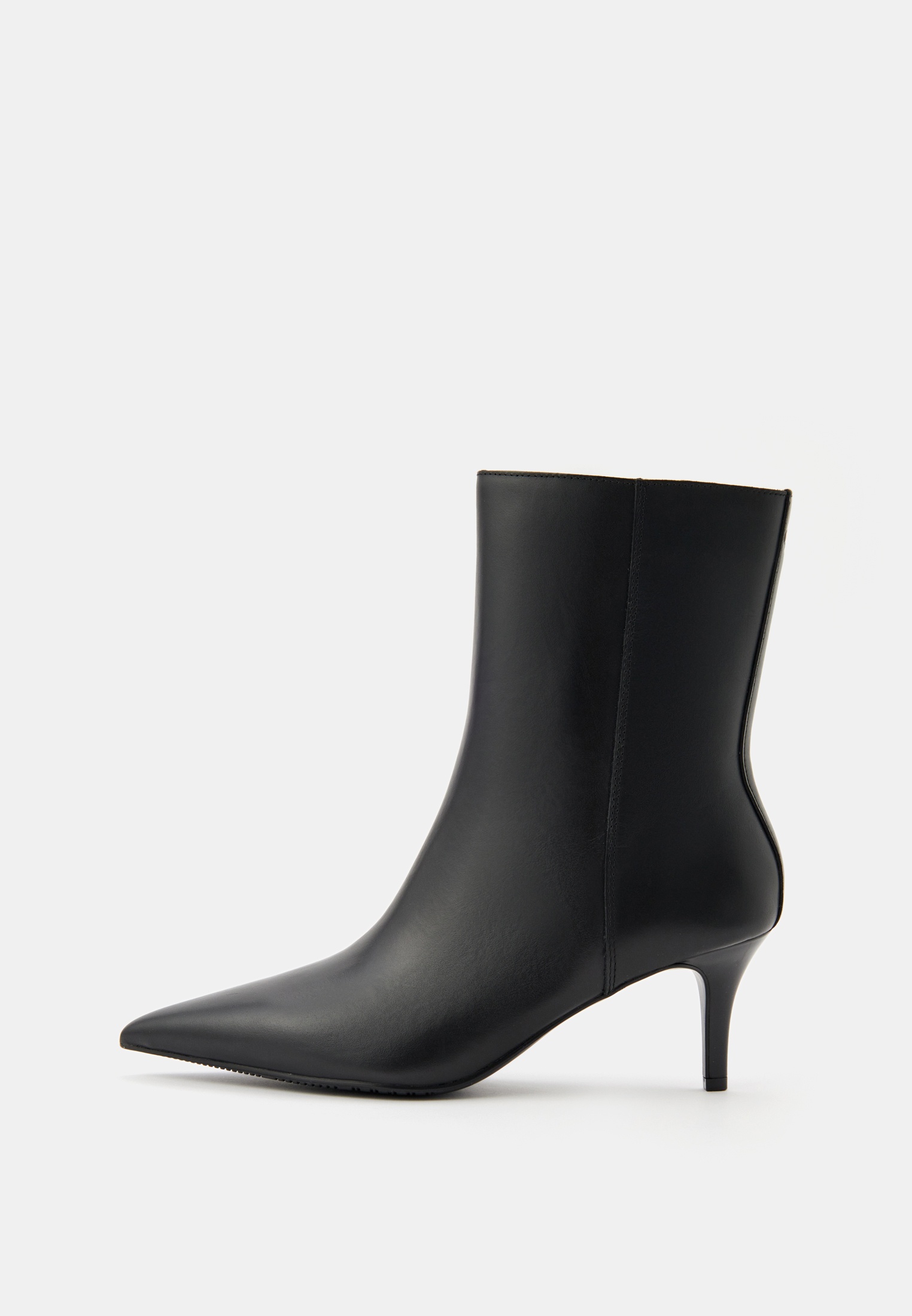 Женские полусапоги Calvin Klein Jeans Полусапоги Calvin Klein Jeans