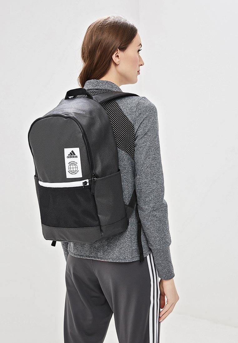 Adidas classic urban 2025