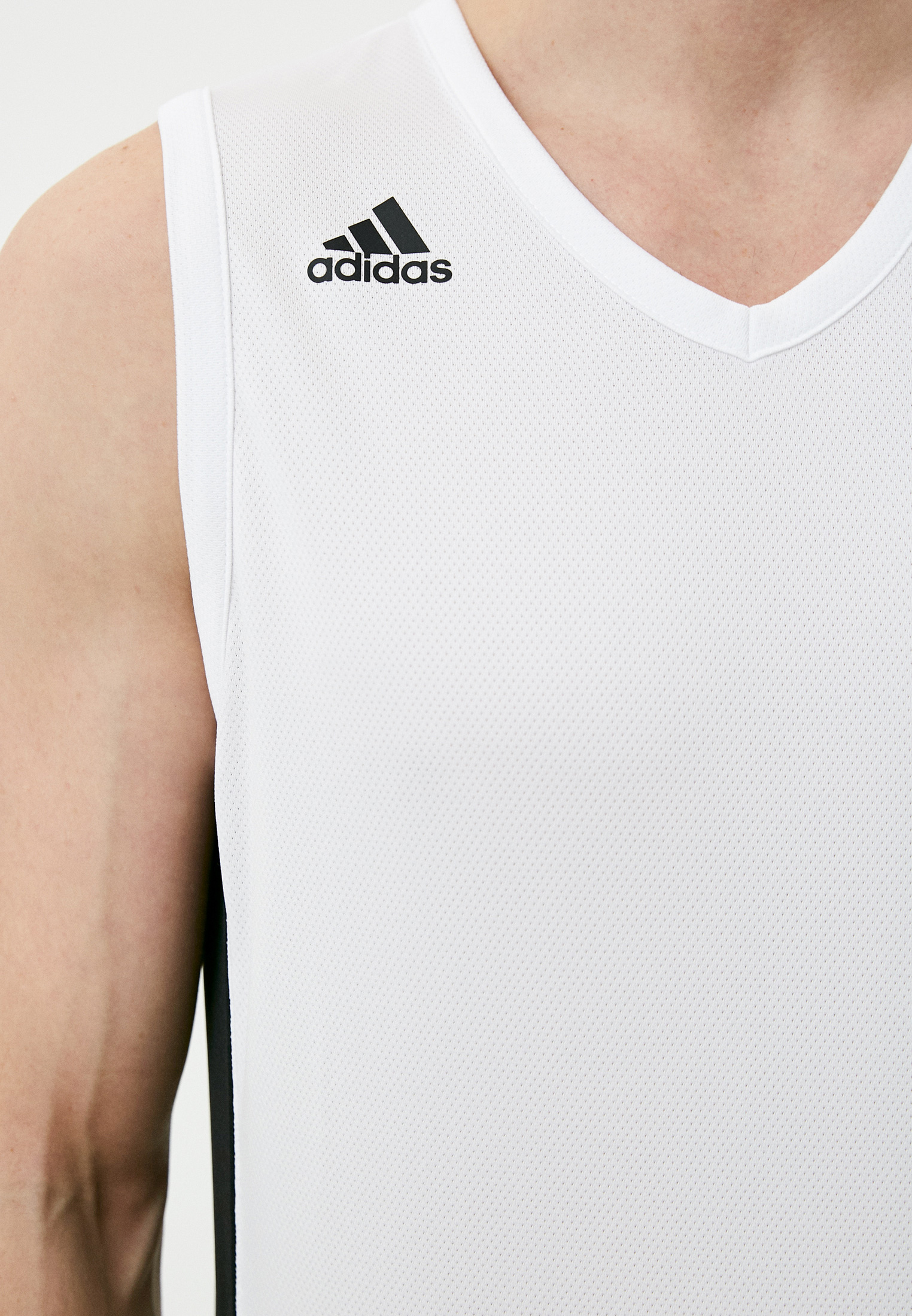Белая спортивная майка adidas