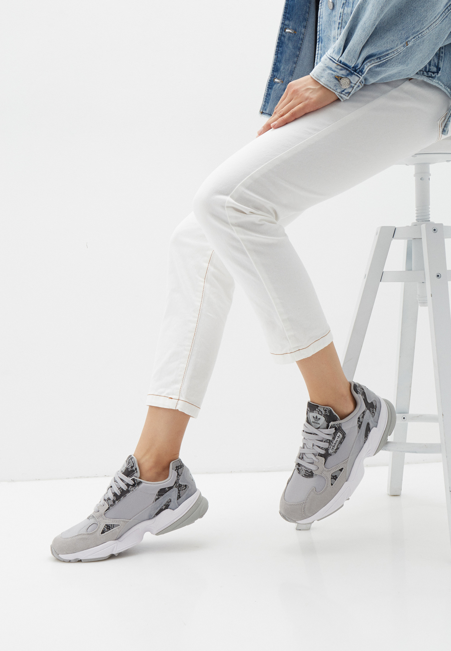 Кроссовки adidas Originals FALCON W, цвет: серый, AD093AWHLDS0 — купить в  интернет-магазине Lamoda