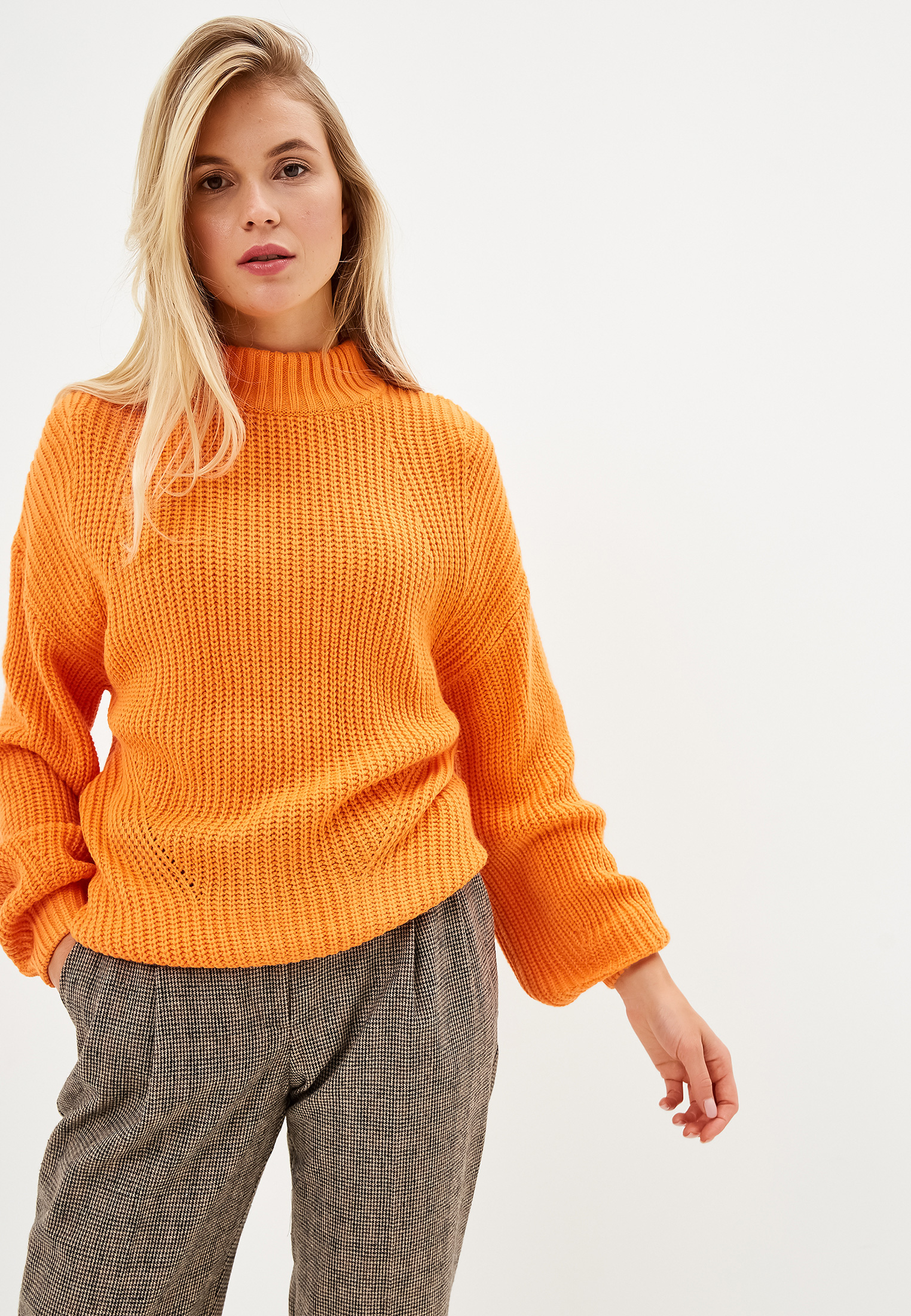Где купить джемперы. Оранжевый пуловер Верена. Оранжевый свитер женский. Оранжевый джемпер женский. Оранжевый пуловер женский.