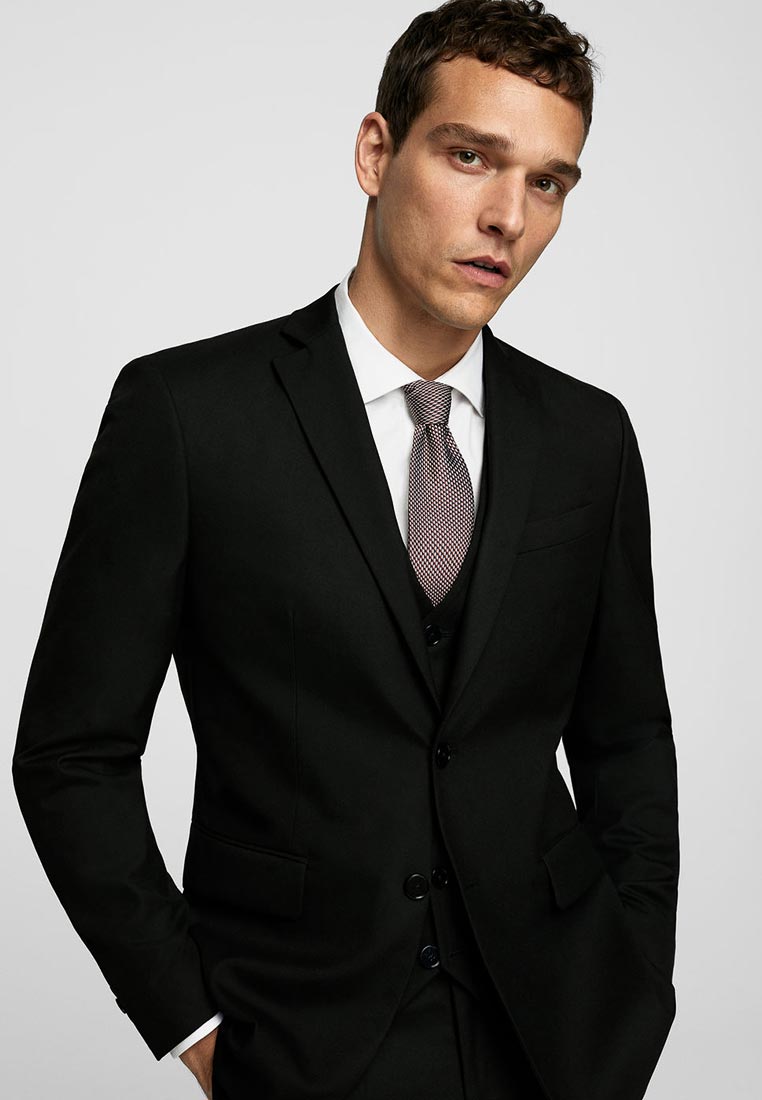 фото парней в пиджаках. мужчина в костюме. мужчина в пиджаке. брутальный мужчина в классическом костюме. молодой человек в костюме.
