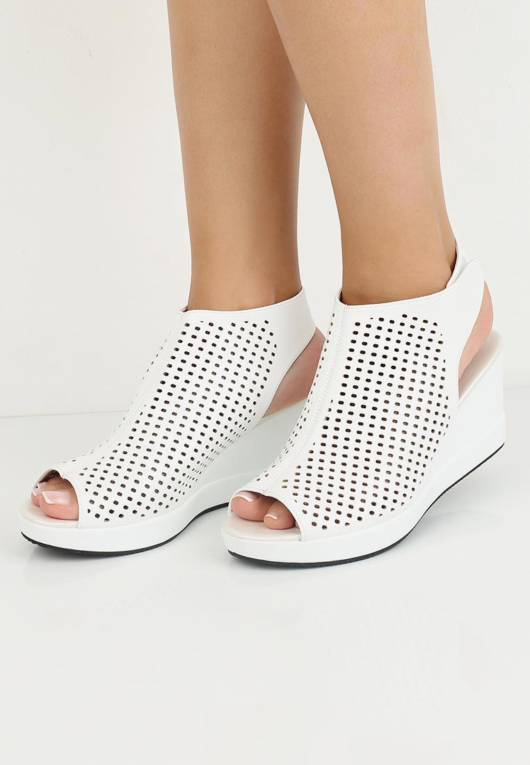 Вайлдберриз обувь женская лето. Обувь на валберис женская летняя босоножки. Instreet обувь женская босоножки. Обувь 2023 тофа.