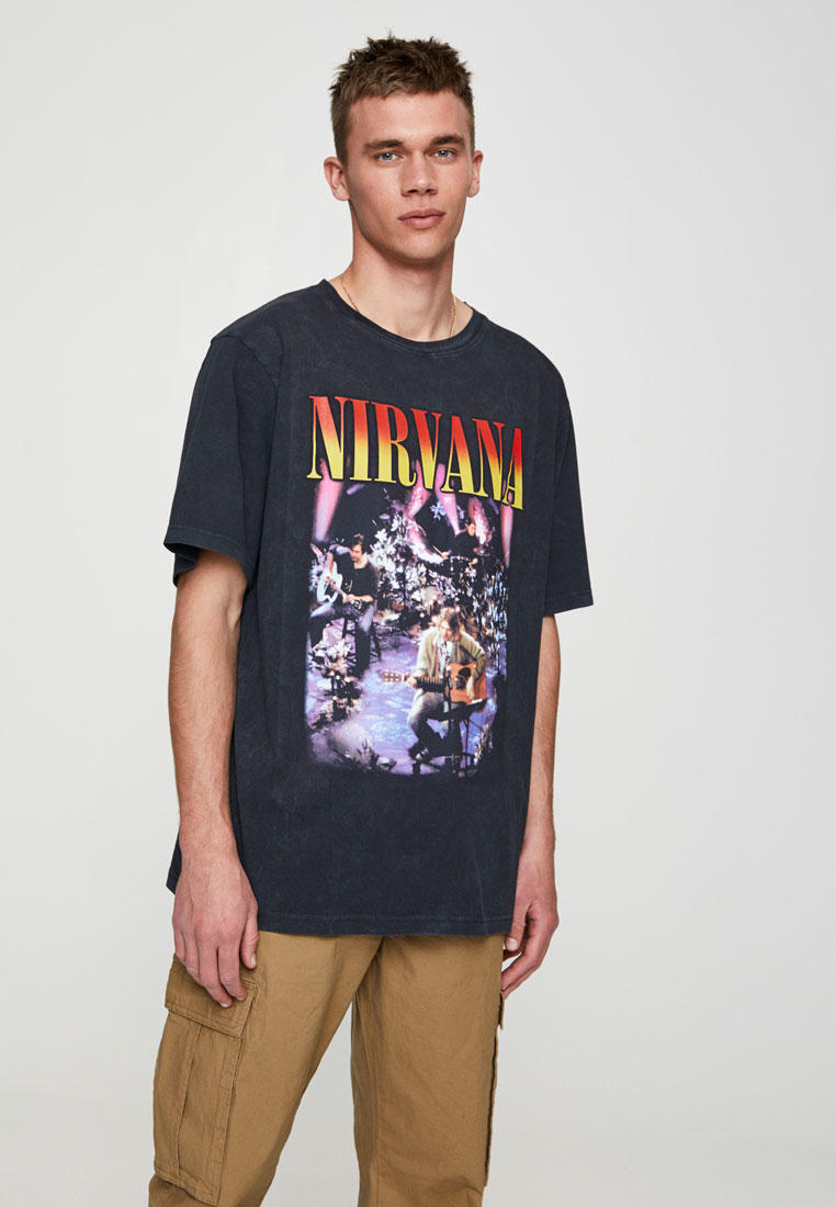 Футболка Pull&Bear NIRVANA купить за 1 300 ₽ в интернет-магазине Lamoda.ru