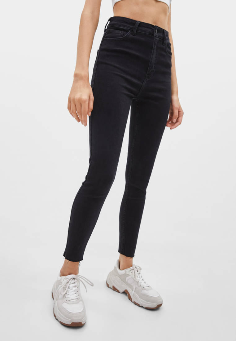 Джинсы Bershka за 1 799 ₽. в интернет-магазине Lamoda.ru