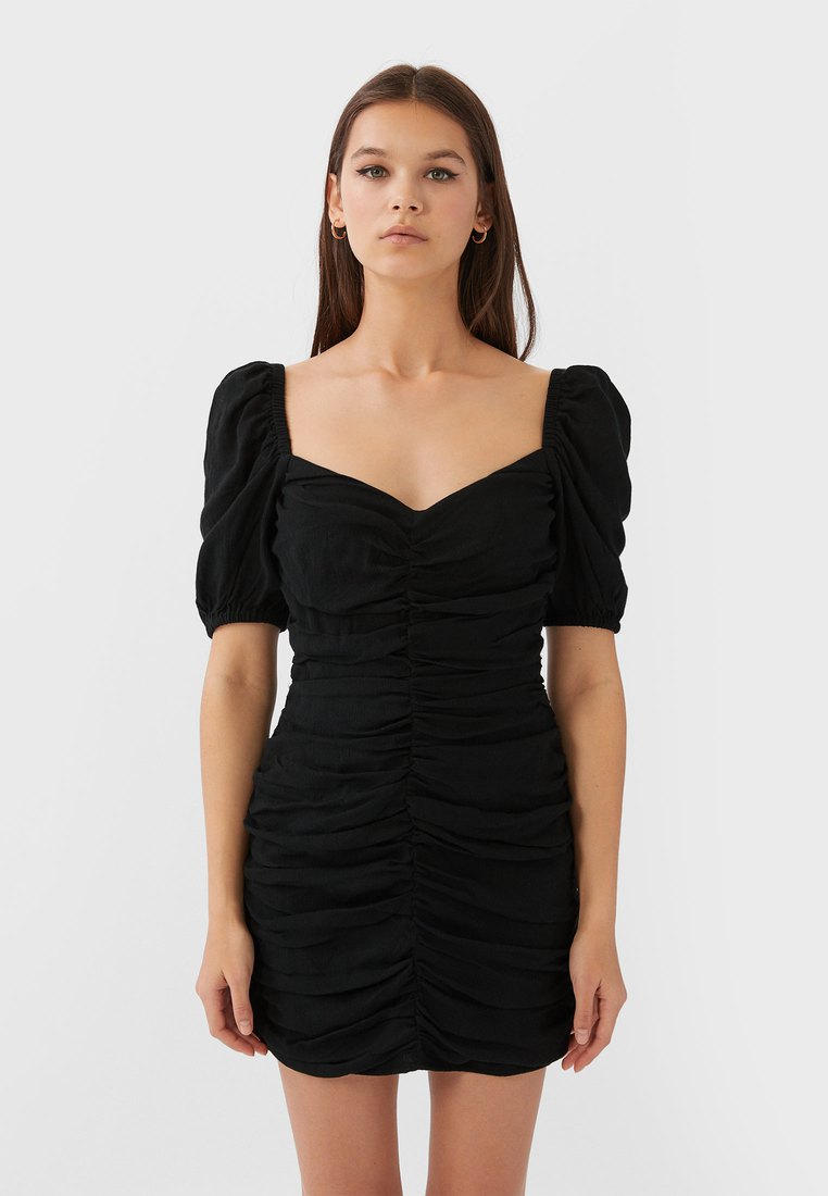 Платье Stradivarius за 2 599 ₽. в интернет-магазине Lamoda.ru