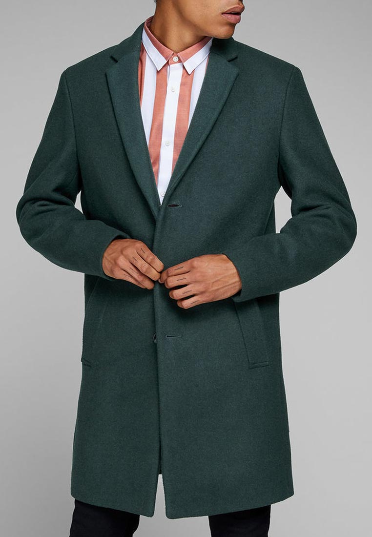 Зеленое мужское пальто. Пальто Джек Джонс мужское. Зелёное пальто мужское. Мужское пальто зеленого цвета. Темно зеленое пальто мужское.