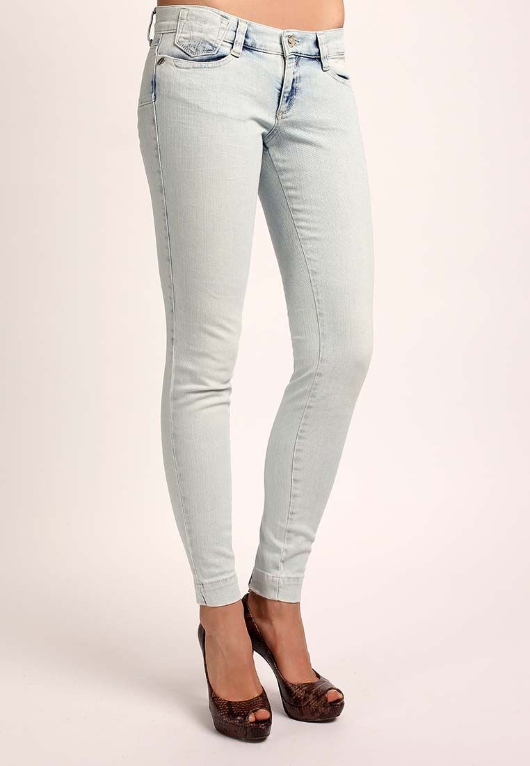 Женские светлые джинсы