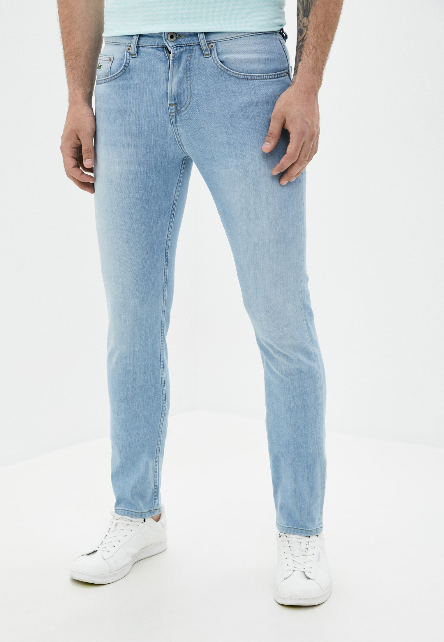 Голубые мужские джинсы купить. Мужские джинсы лакоста лакоста. Lacoste f 9585 джинсы. Джинсы лакост мужские голубые. Lacoste Slim Fit джинсы.