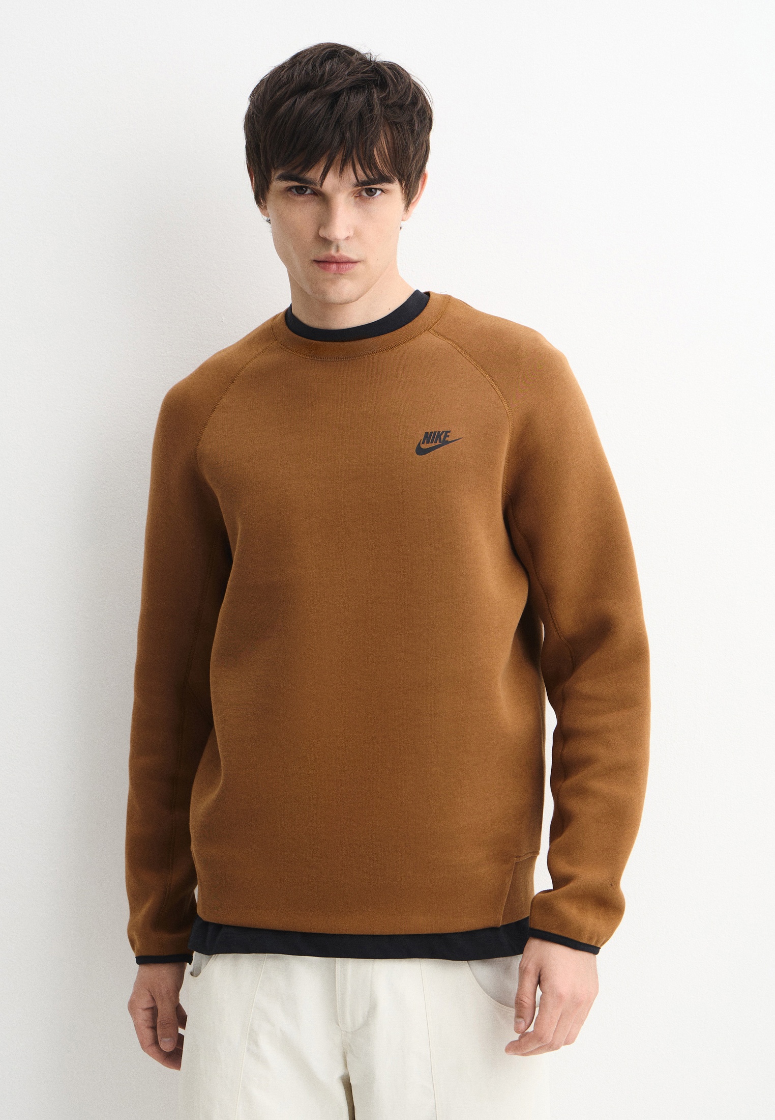 Свитшот Nike M NK TCH FLC CREW, цвет: коричневый, MP002XM0RRP6