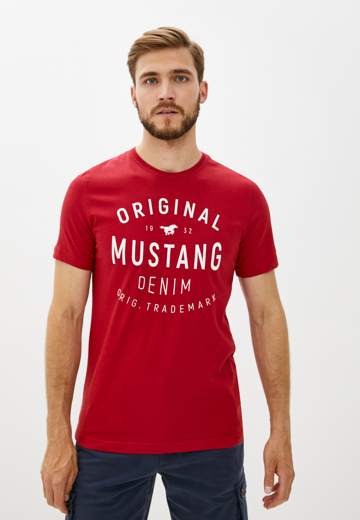 Красный алекс. Футболка Mustang. Красная футболка Мустанг. Мустанг красная футболка мужская. Mustang майка.