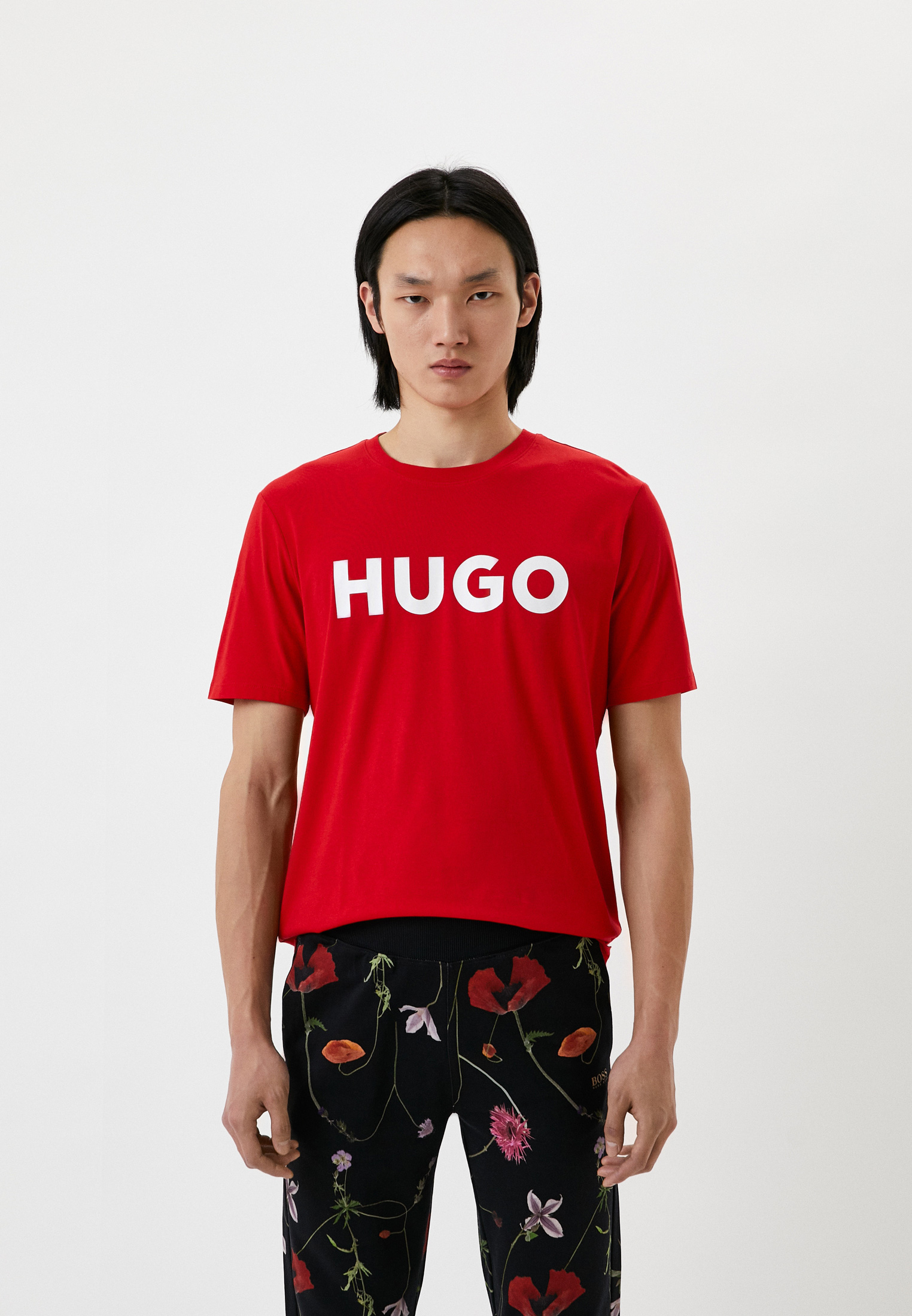 Купить футболку hugo. Футболка Hugo. Красная футболка Hugo. Hugo футболка мужская. Футболка Hugo с красным квадратом.