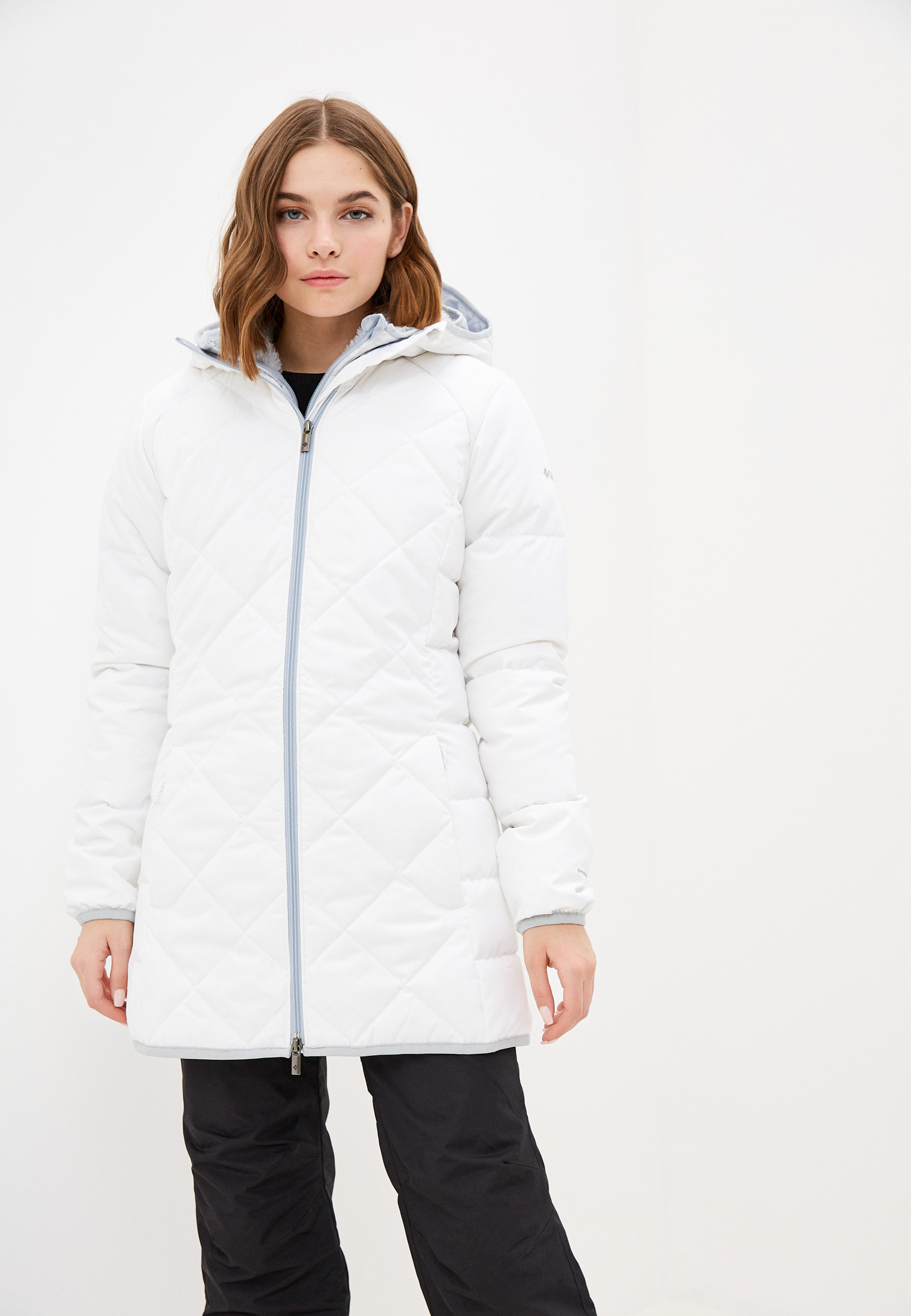 Белый пуховик. Белое длинное пуховое пальто мехх. Снежная королева пуховик с мехом песца. Саваж белый пуховик женский. Белый пуховик с мехом женский.