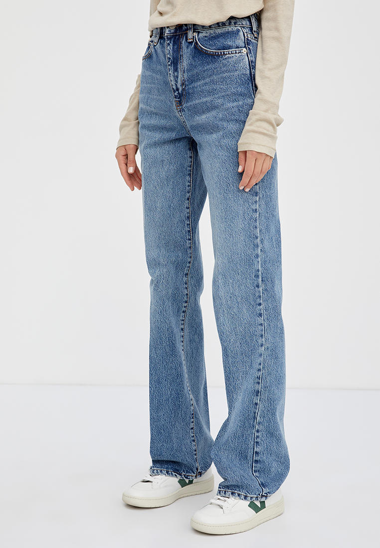 рваные джинсы со стразами. бриллиантовые джинсы. джинсы со стразами 2022. джинсы zara со стразами. джинсы со стразами.