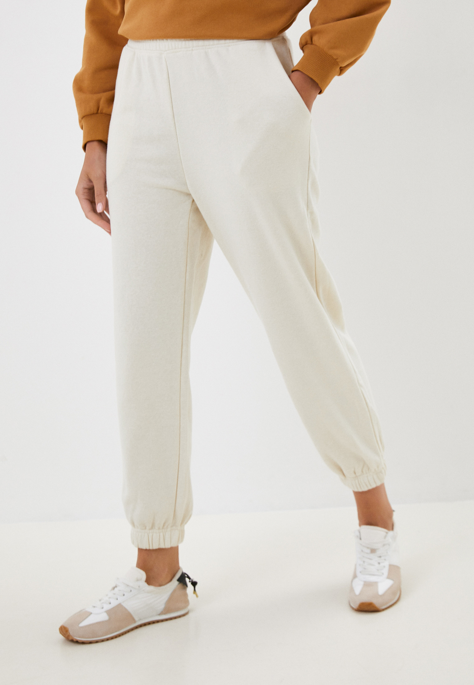 Спортивные брюки бежевые