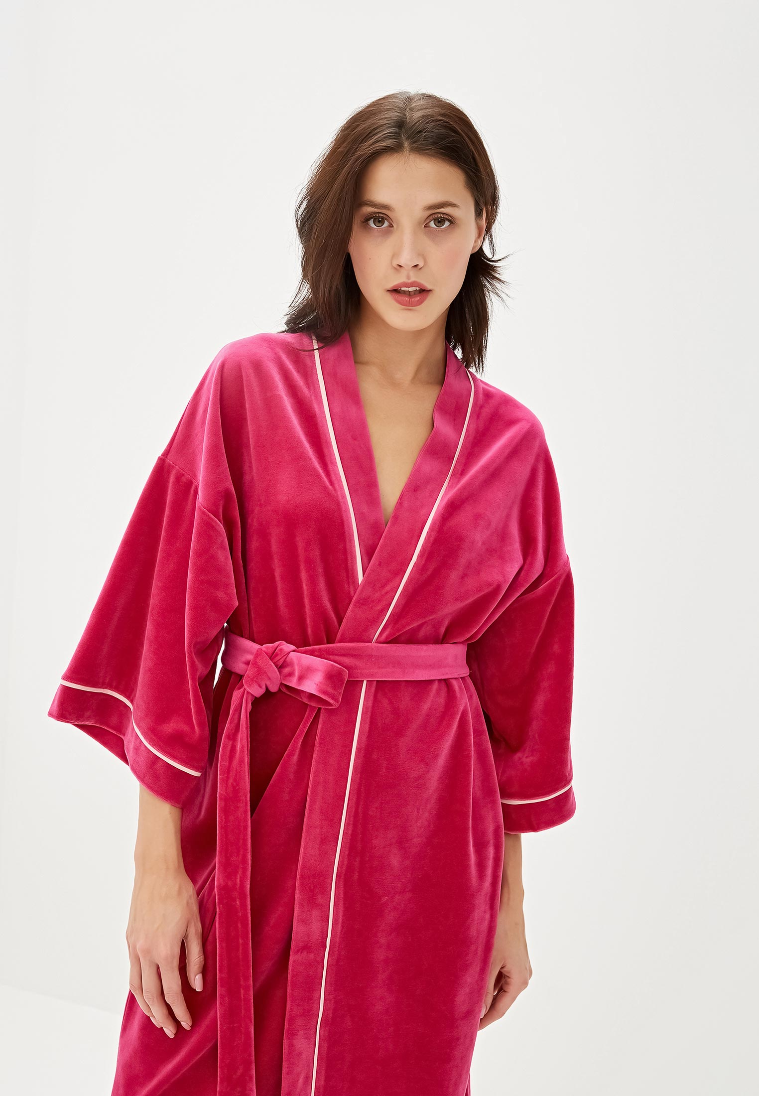 Халат angela by spirina 85 см. Халат из бархата женский. Халатик женский бархатный. Бархатный халат женский. Халат из бархата.