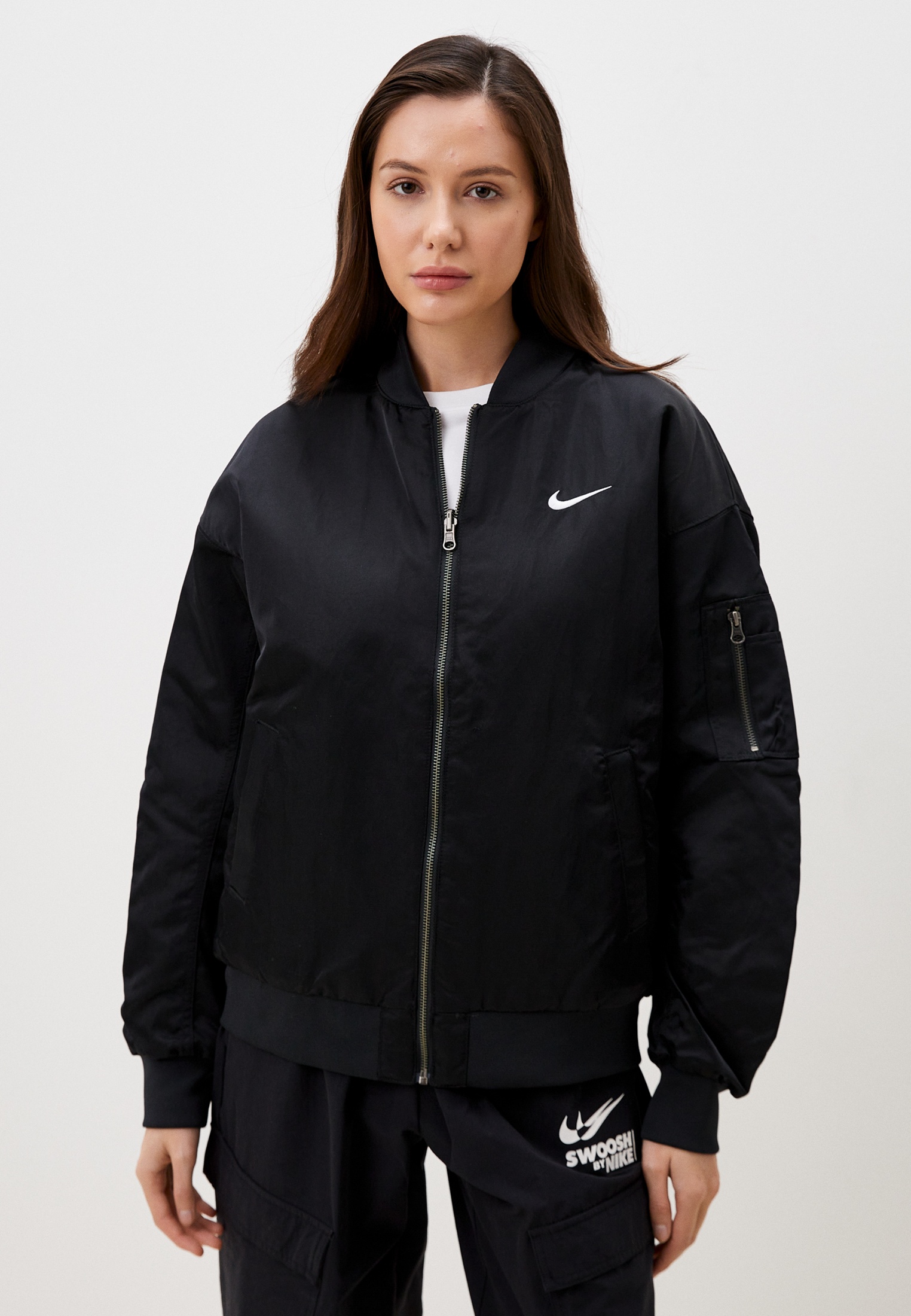 Бомбер Nike W NSW NIKE VRSTY BMBR JKT, цвет: черный, MP002XW0ZAQS ...