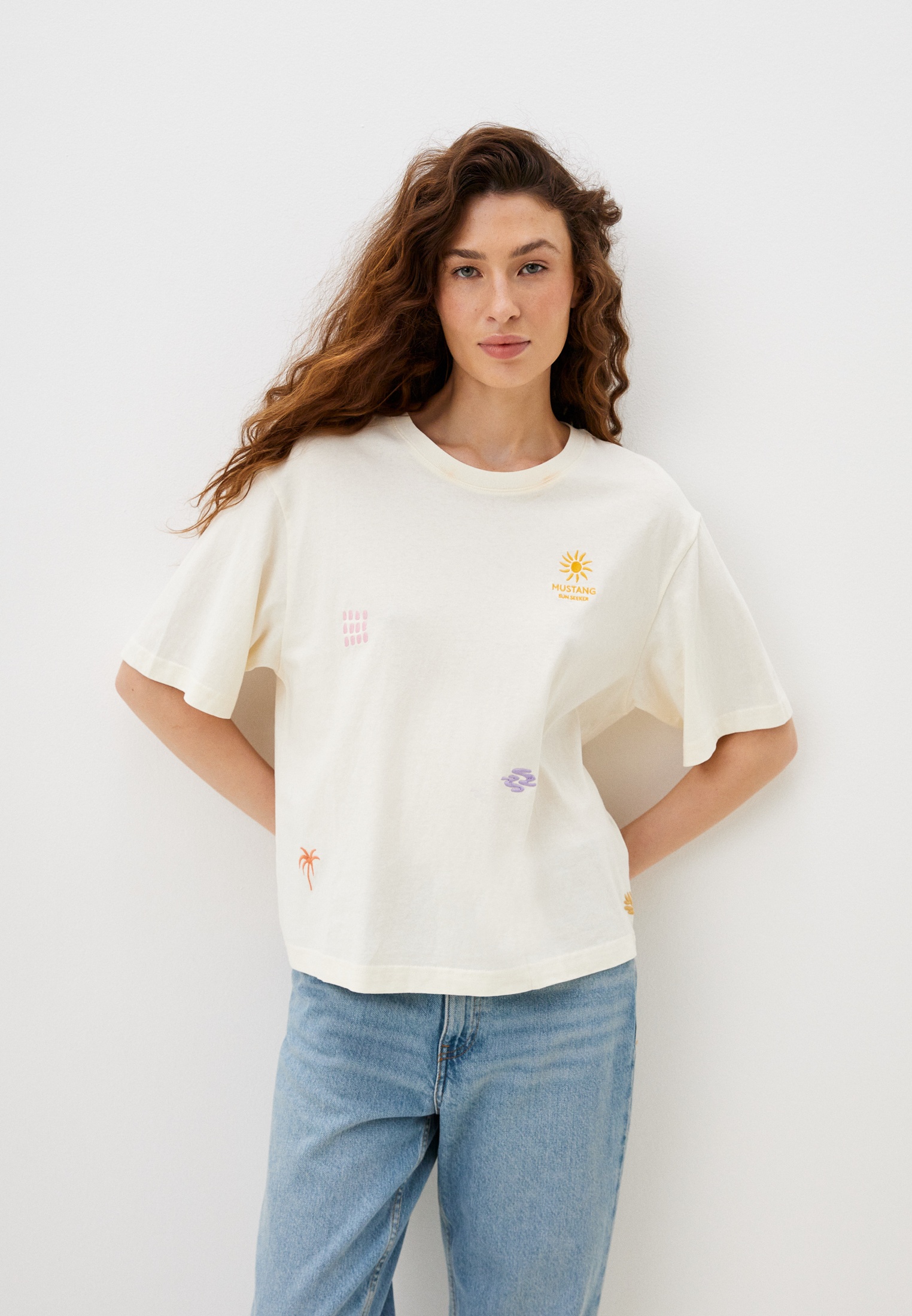 Women's Mustang Baby Tee in White | Size Medium | Cotton/Elastane