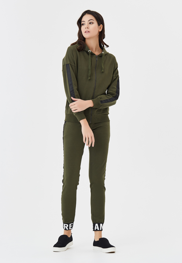 Whitney одежда