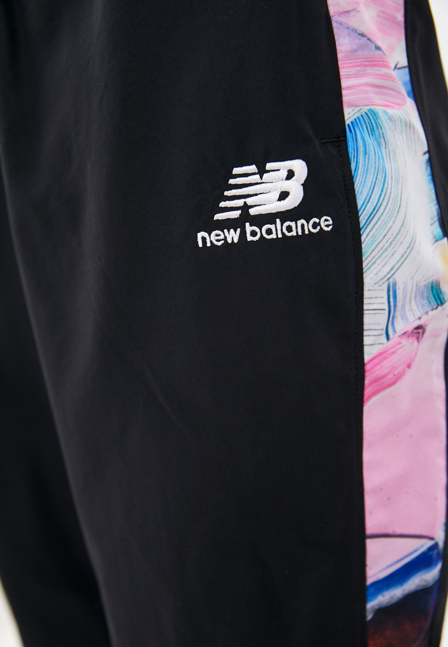 Брюки спортивные New Balance NB Athletics Erin Loree Woven Pant