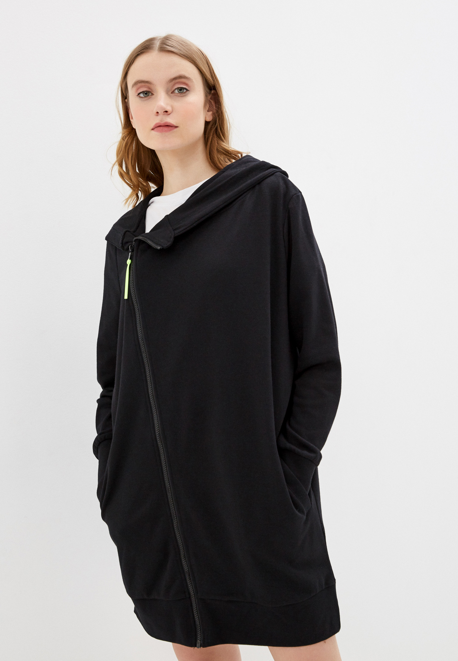 Май в куртке. Noise logo. Noise may. Noise may. Девушка в красной толстовке.