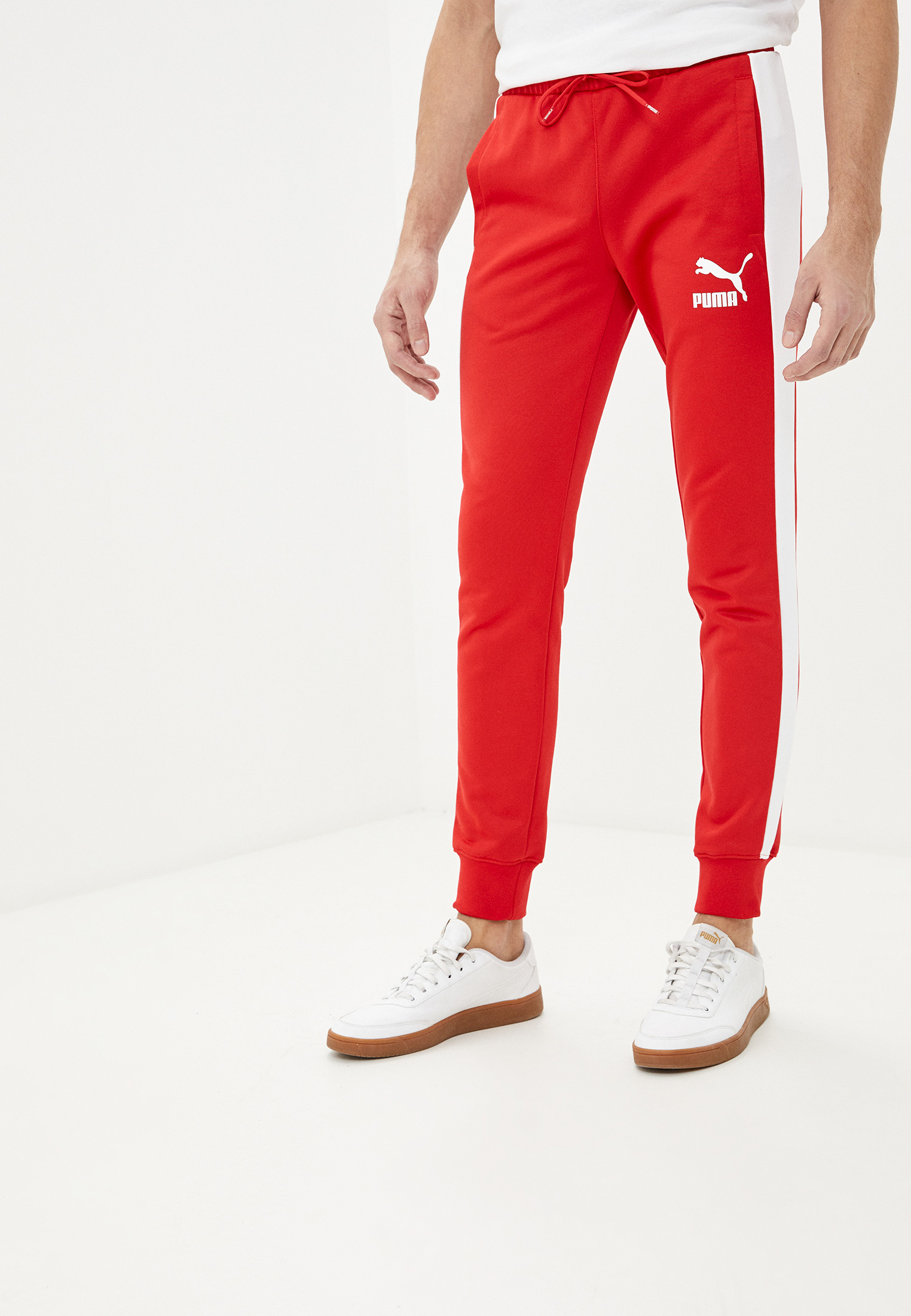 Красные спортивные штаны