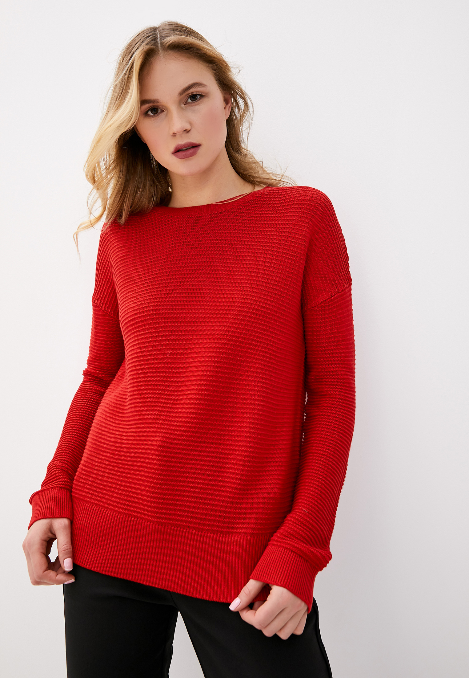 Красная бай. Красный джемпер женский. Красная водолазка женская. Пуловер q/s. Красный свитер известного бренда.
