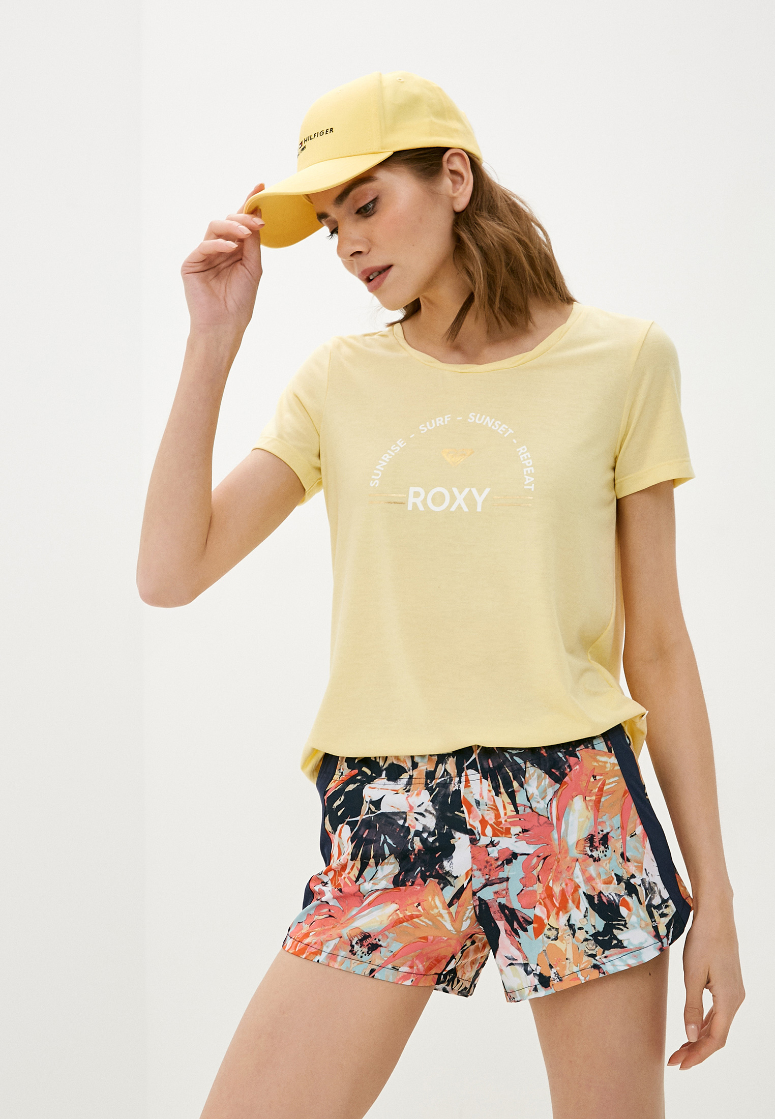Roxy. Футболка roxy. Футболка женская однотонная. Lifes a beach футболка ярко розовая. Футболка tiny brook жёлтая.