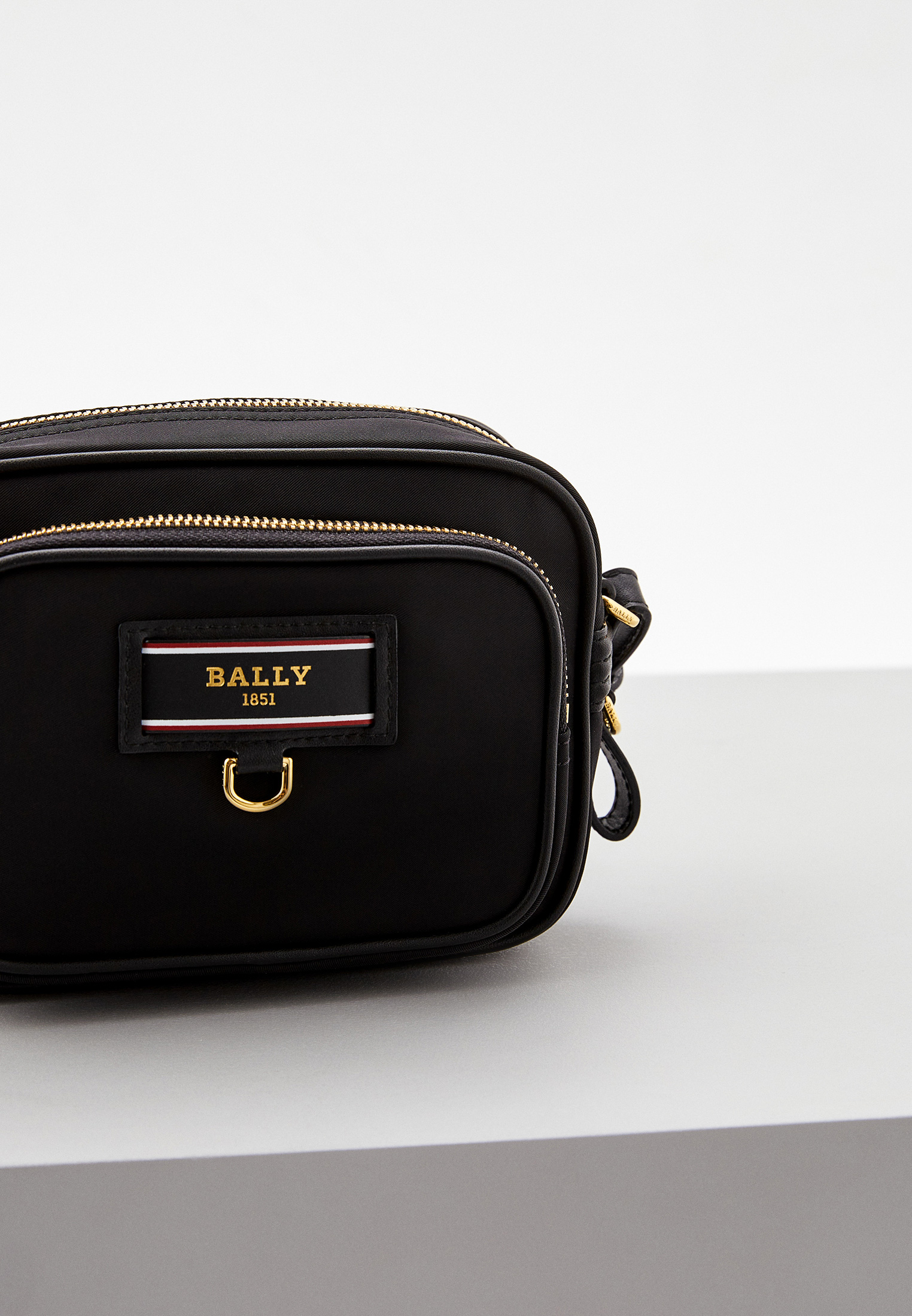 Клатч bally женские. Сумка bally. Сумка bally. Женская сумочка bally с кодовым замком. Сумка bally мужская кожаная через плечо.
