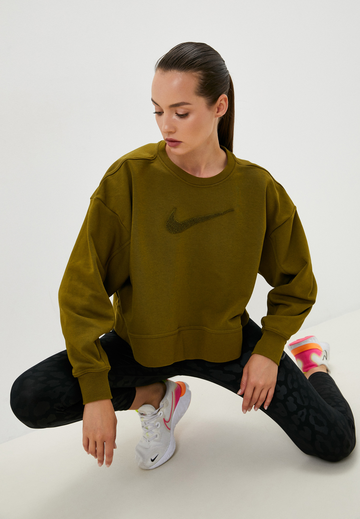 Свитшот Nike W NK DF GET FIT CREW SWSH NFS, цвет: хаки, RTLABX784901 ...