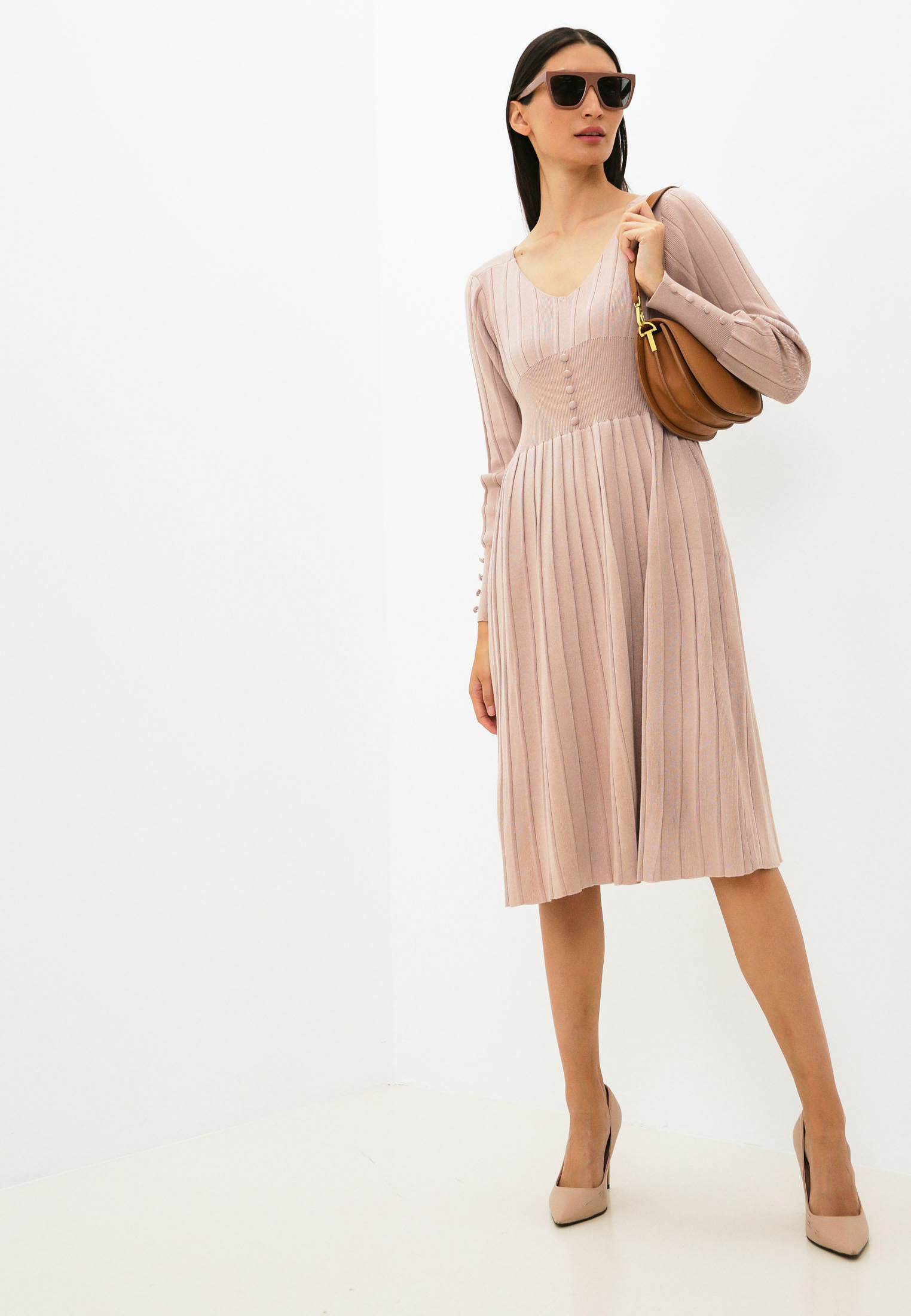 Платье Chic de Femme, цвет: бежевый, RTLABY212701 — купить в интернет ...