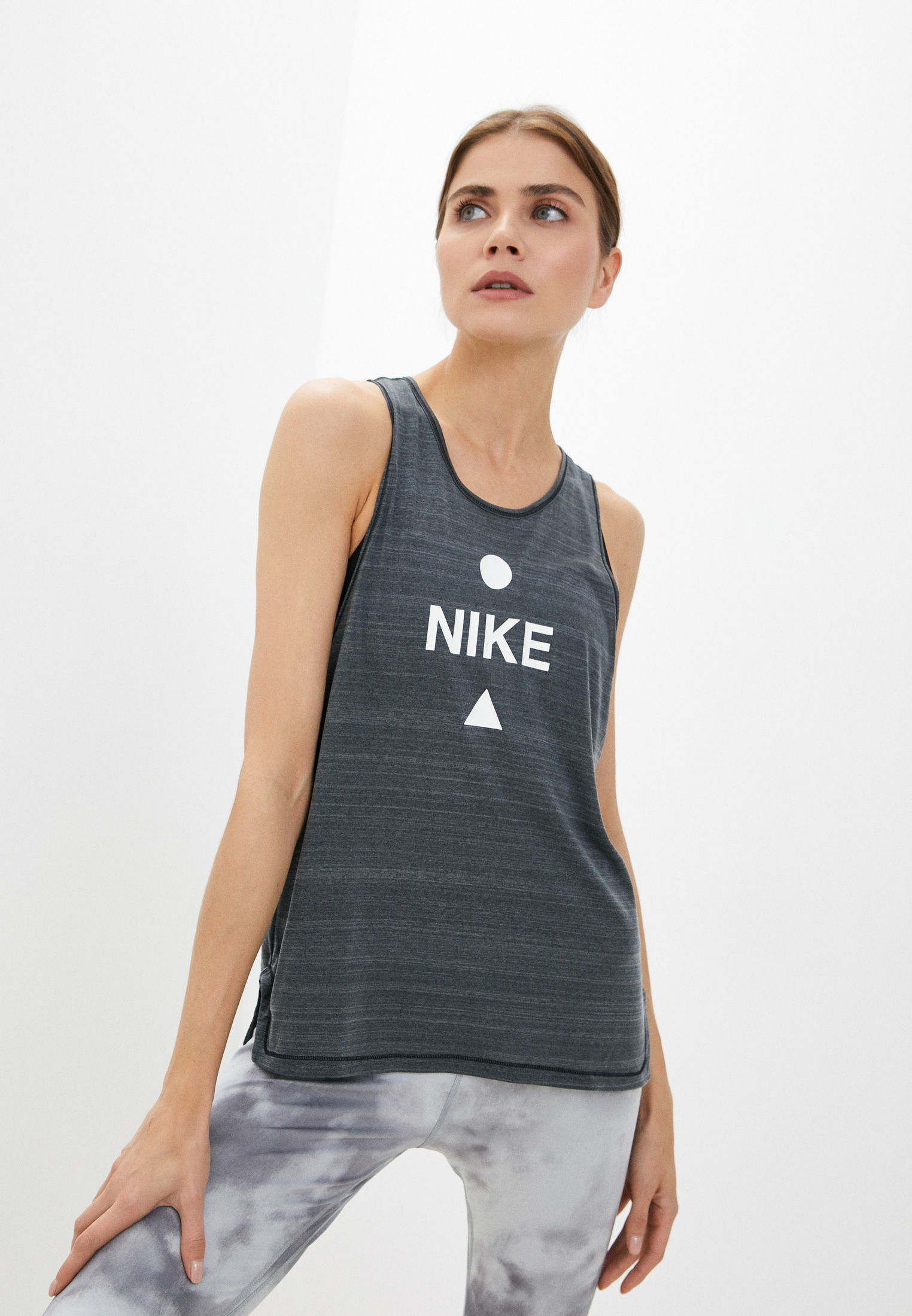 Майка спортивная Nike W NK ICNCLSH TANK BETTER NFS, цвет: серый ...