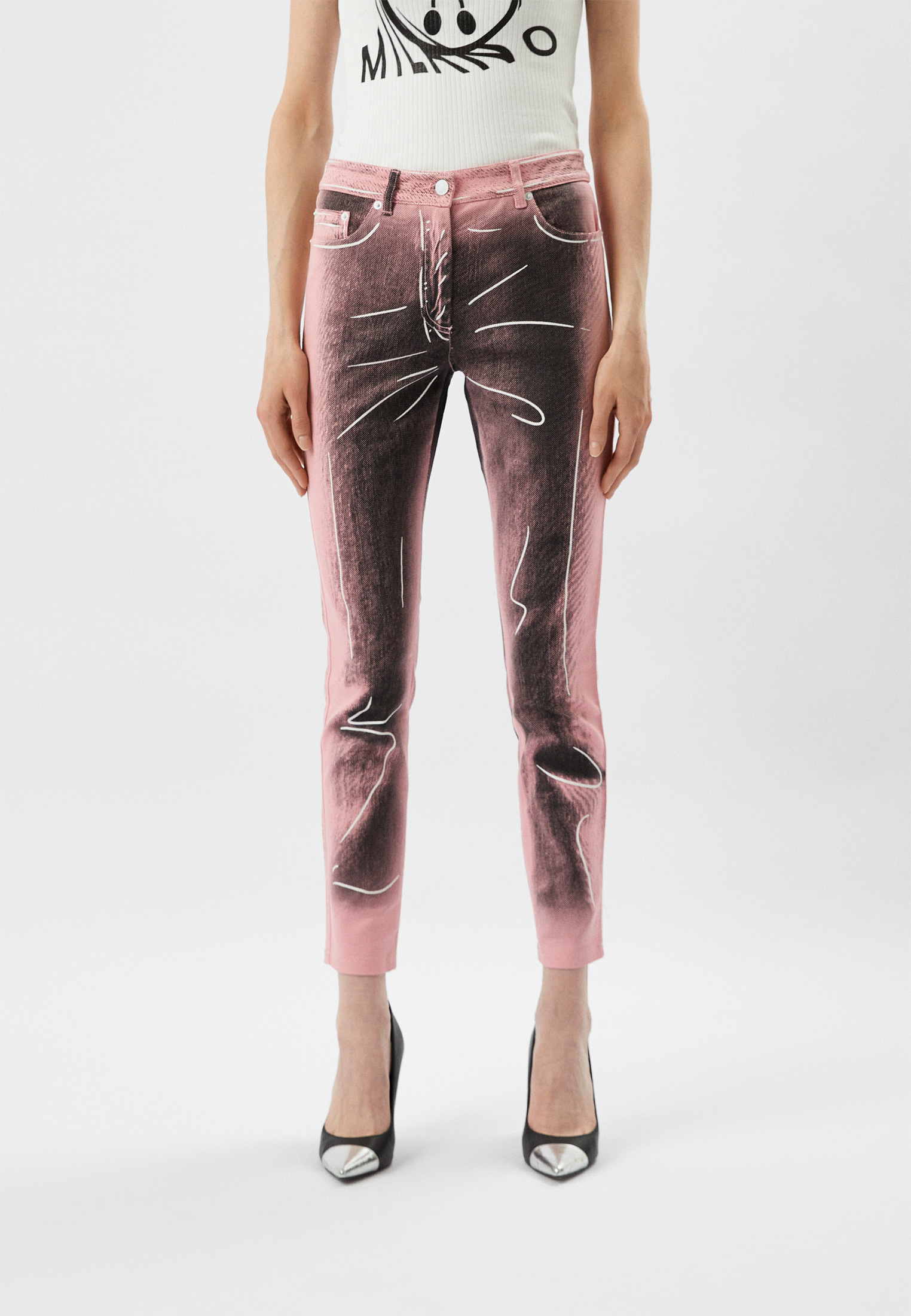 Джинсы Moschino, цвет: розовый, RTLACJ604101 — купить в интернет ...