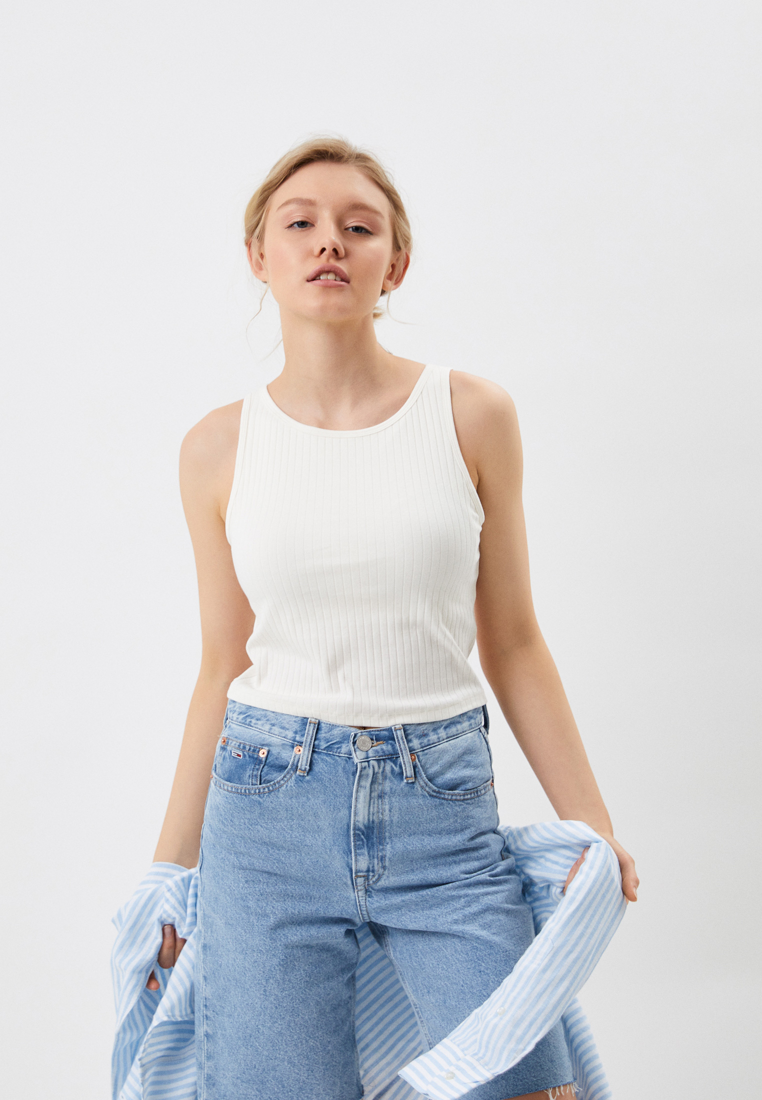 Майка UNIQLO с бра укороченная, цвет: белый, RTLACK346501 — купить в ...