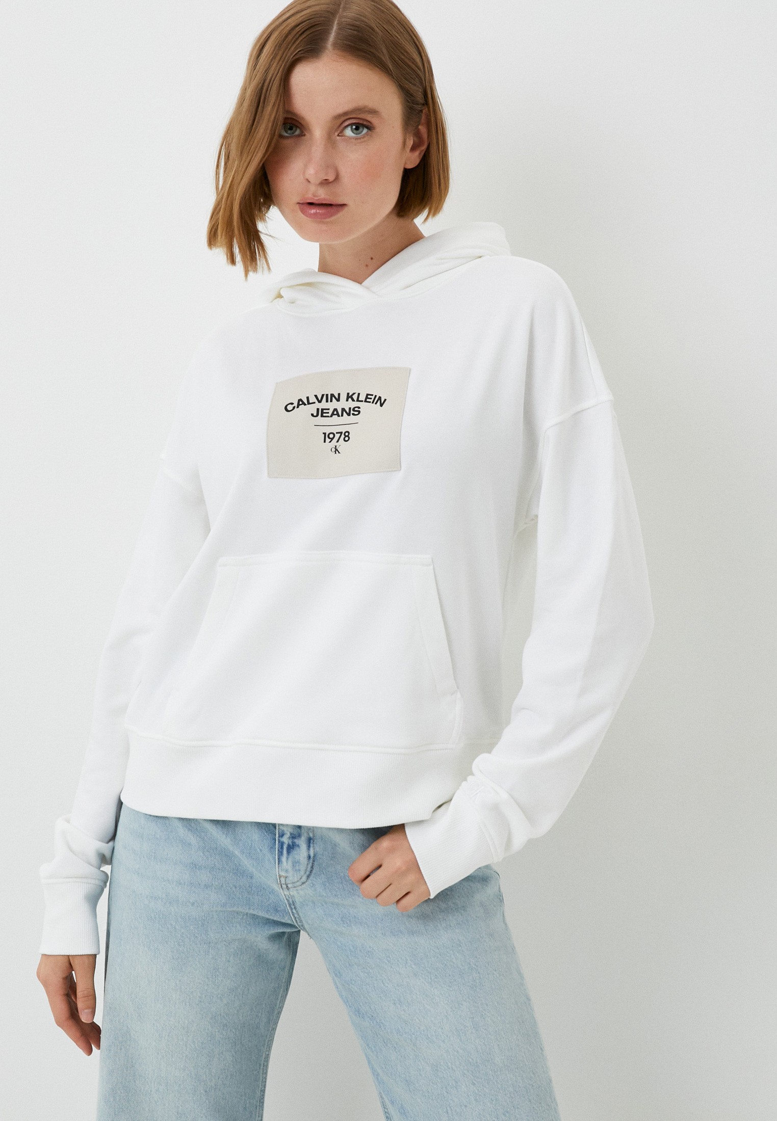 Худи Calvin Klein Jeans, цвет: белый, RTLACS341601 — купить в интернет ...