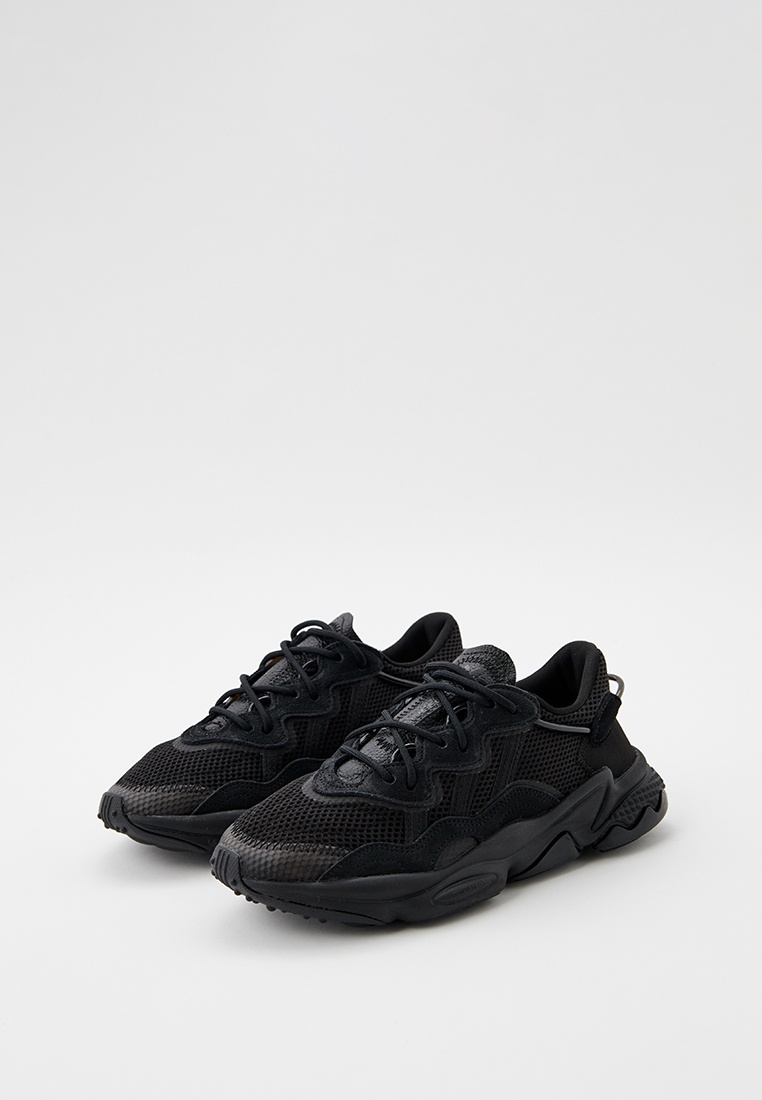 All black ozweego hotsell