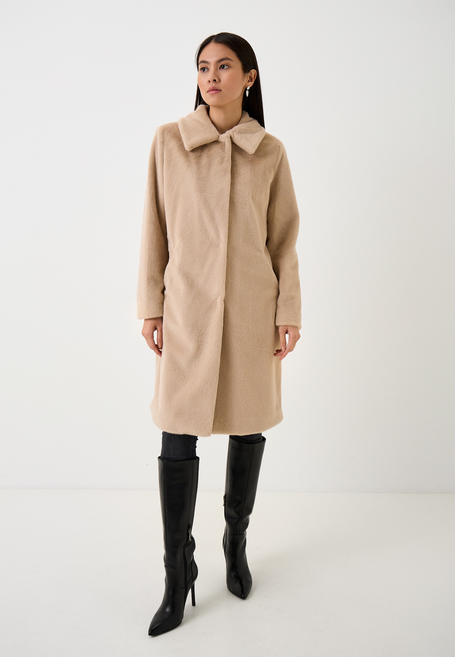 Шуба Guess, цвет: бежевый, RTLACZ602901 — купить в интернет-магазине Lamoda