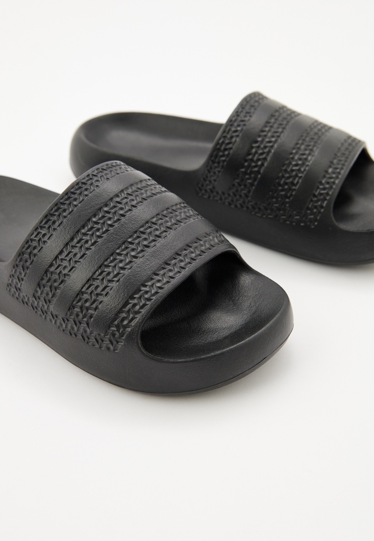 Adidas adilette all black 2025