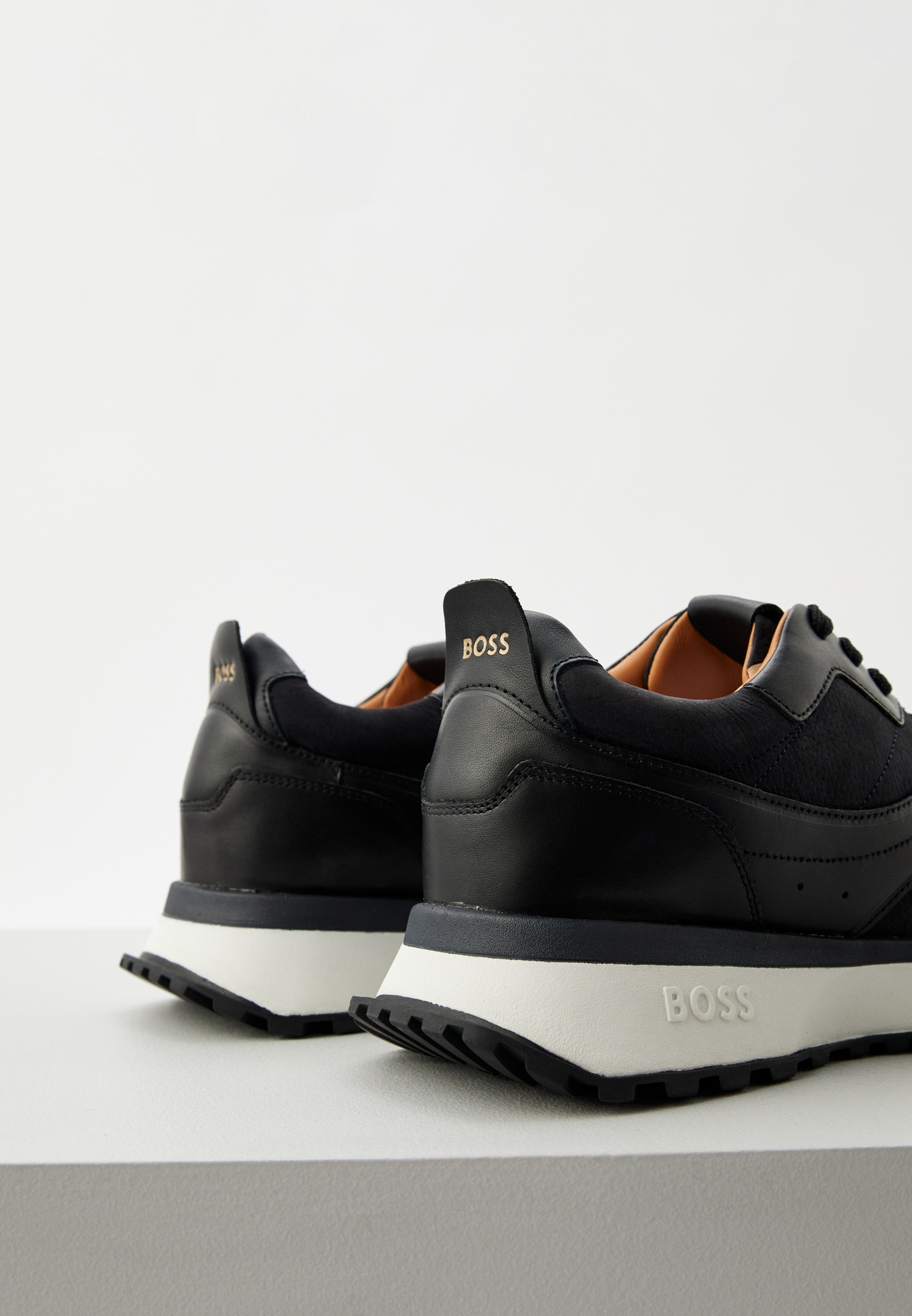 Boss element runn outlet