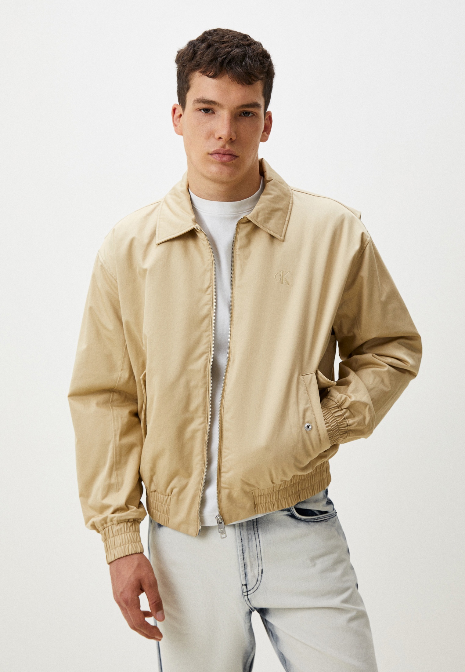 Бомбер Calvin Klein Jeans, цвет: бежевый, RTLADP094201 — купить в ...