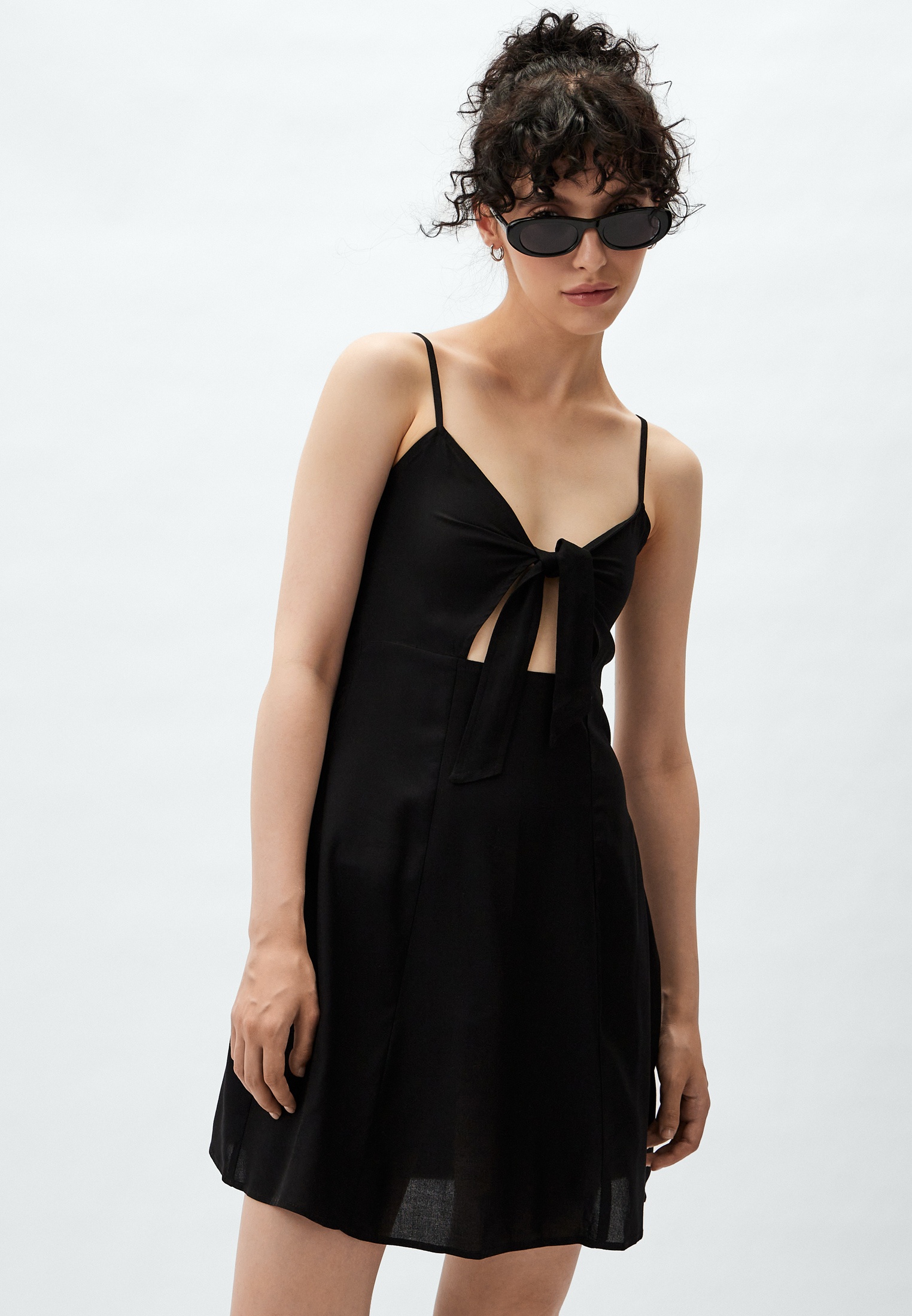 Сарафан H&M, цвет: черный, RTLADR545601 — купить в интернет-магазине Lamoda