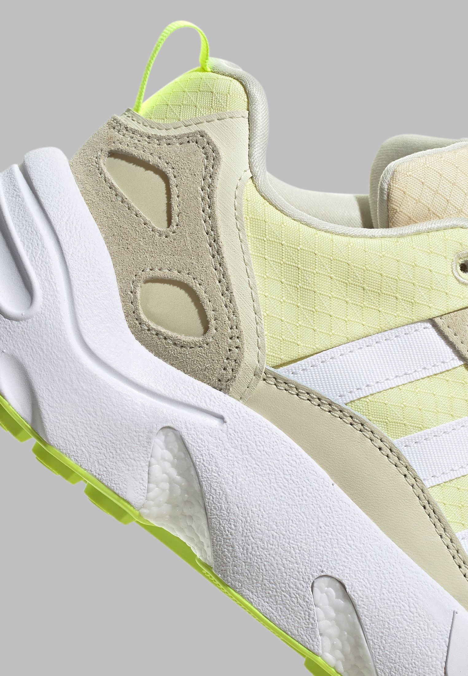 Кроссовки adidas Originals ZX 22 BOOST W, цвет: бежевый