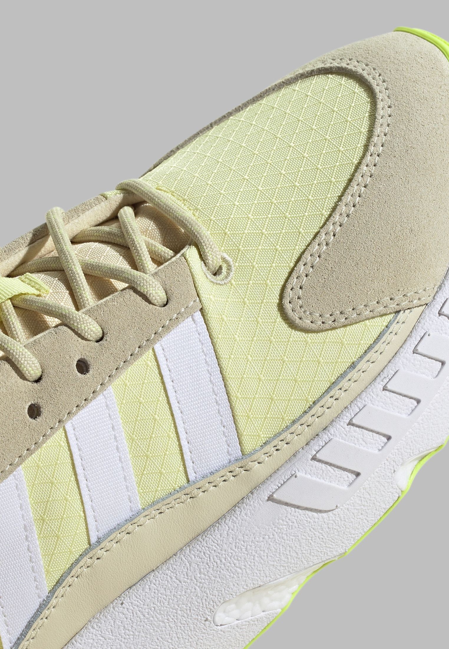 Кроссовки adidas Originals ZX 22 BOOST W, цвет: бежевый