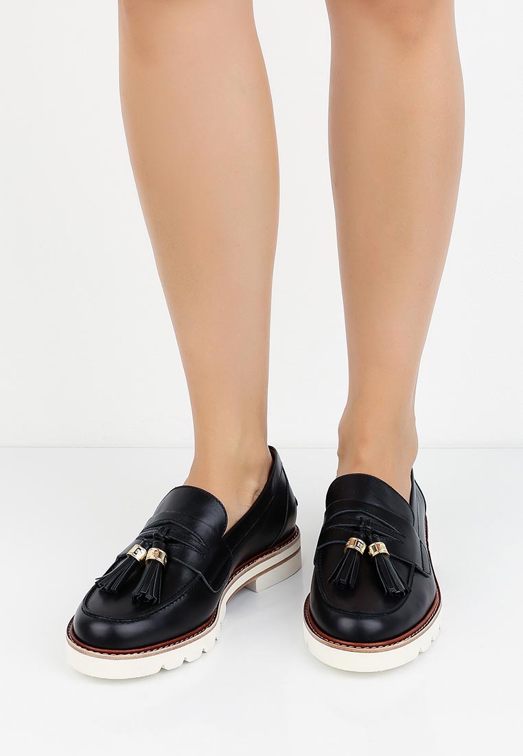 Stuart weitzman manila leather loafers online