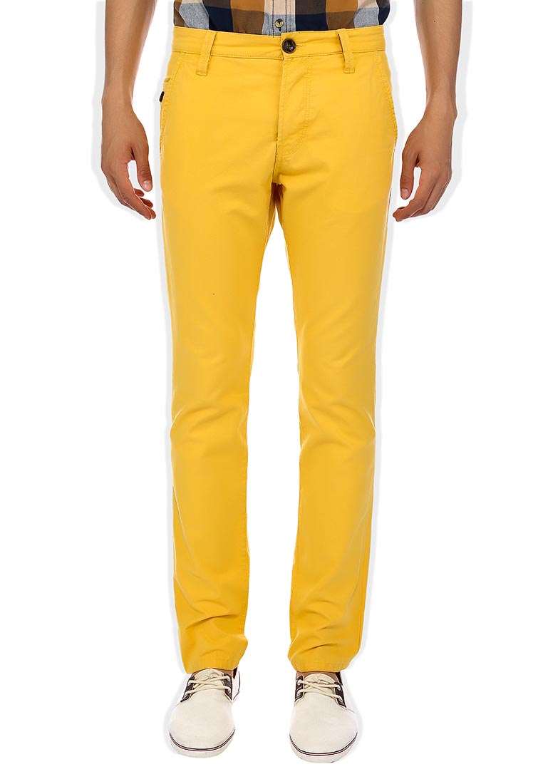 Желтые штаны мужские. Желтые брюки мужские. Жёлтые джинсы мужские. Брюки мужские желтоватые. Мужчина в желтых штанах.